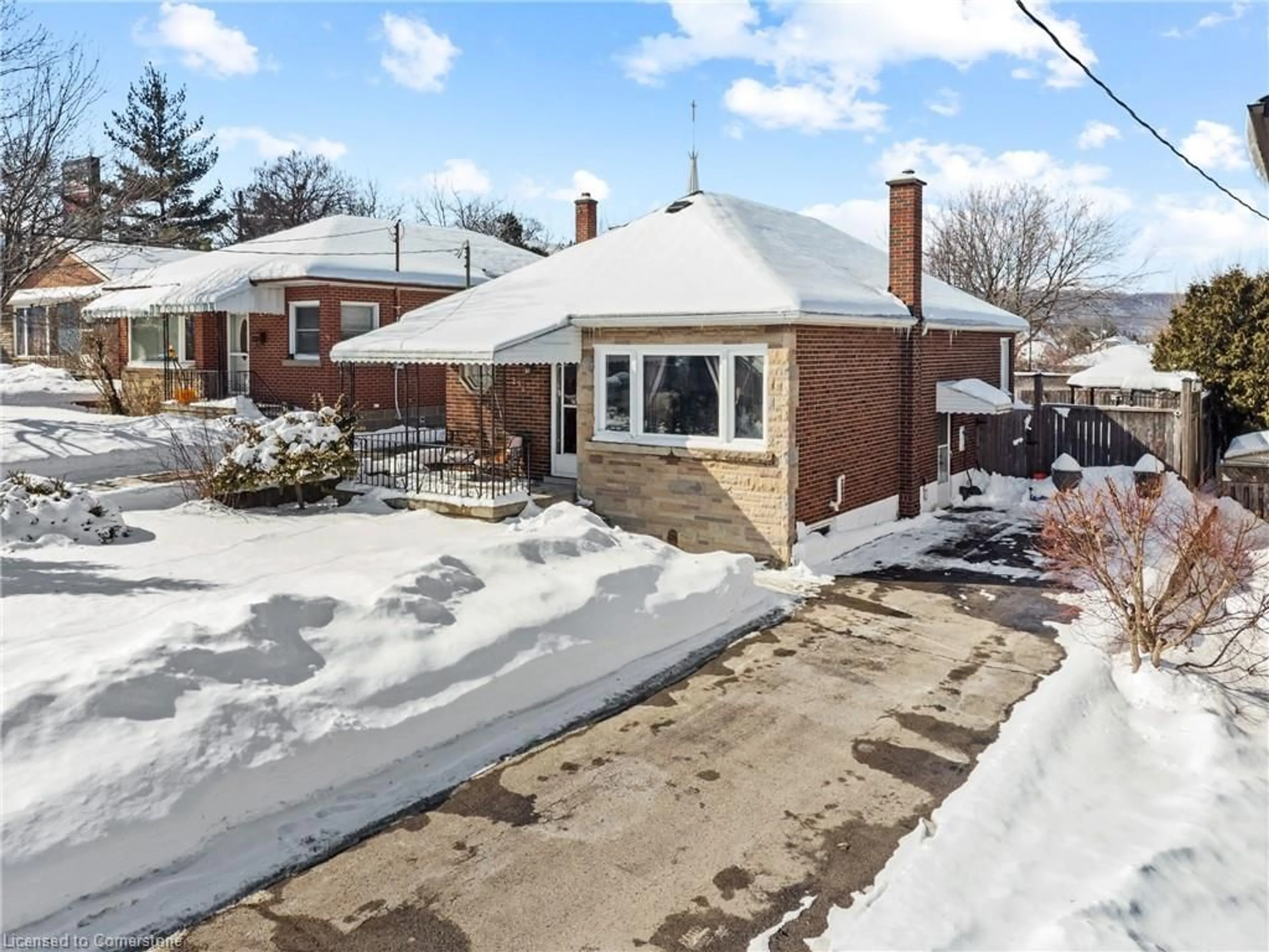 A pic from outside/outdoor area/front of a property/back of a property/a pic from drone, street for 234 Auburn Ave, Hamilton Ontario L8K 3B6