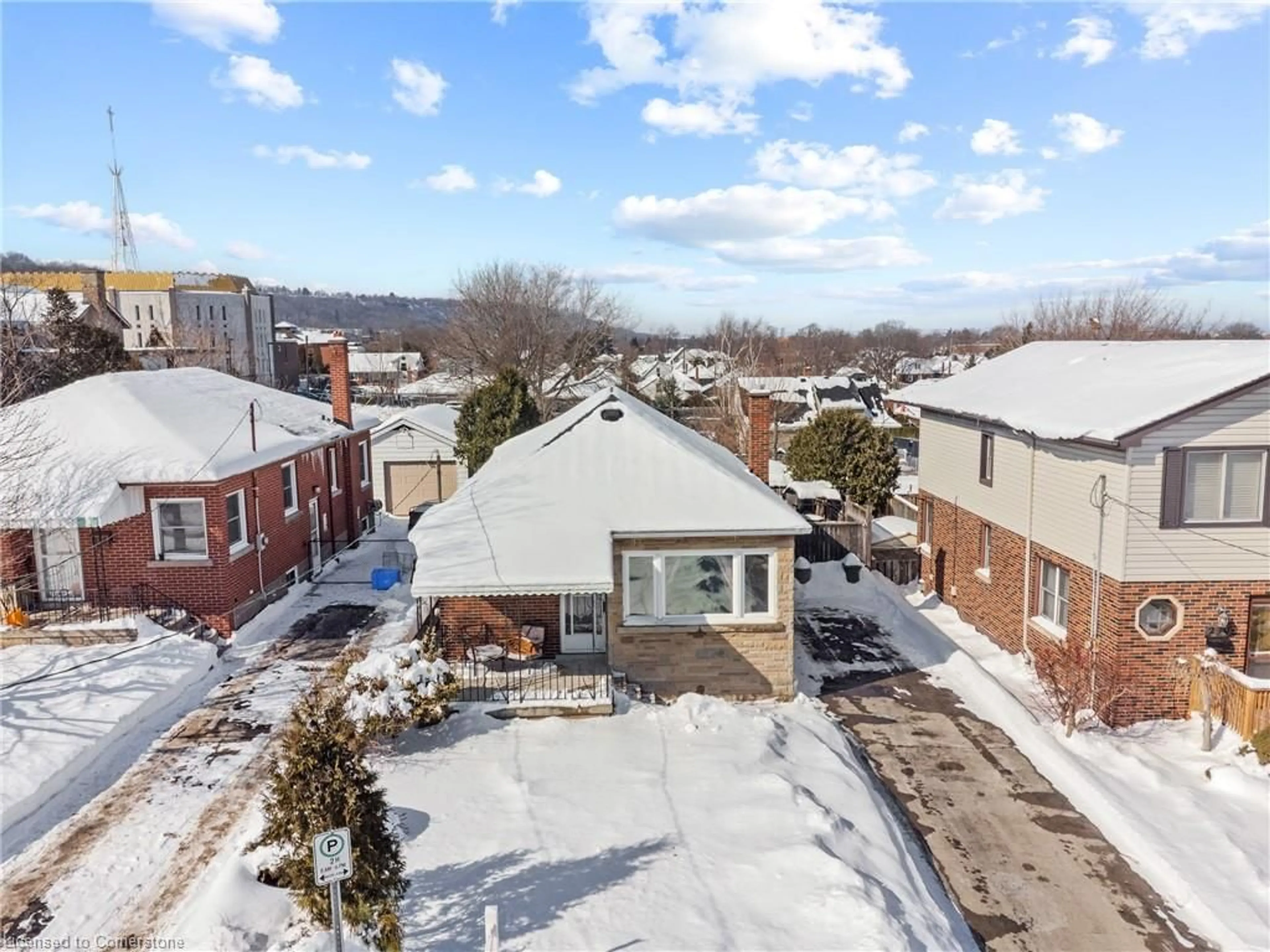 A pic from outside/outdoor area/front of a property/back of a property/a pic from drone, street for 234 Auburn Ave, Hamilton Ontario L8K 3B6