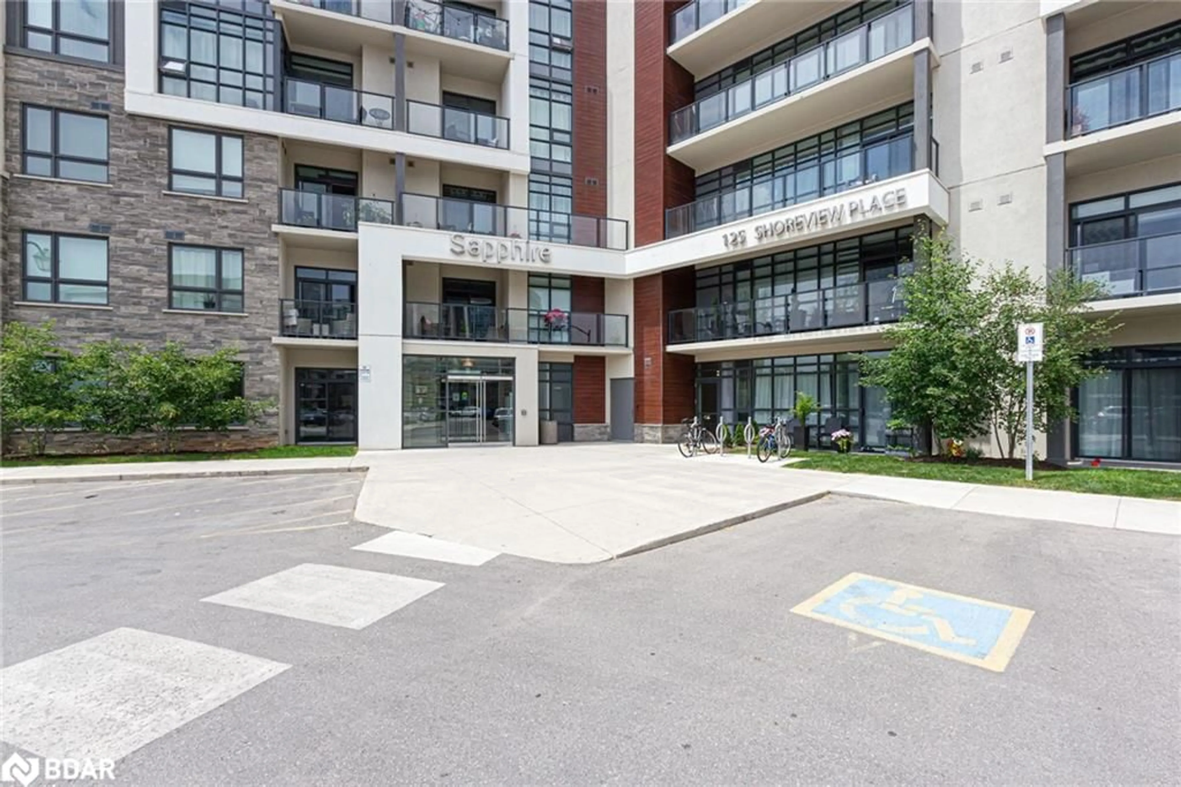 Patio, street for 125 Shoreview Pl #608, Stoney Creek Ontario L8E 0K3