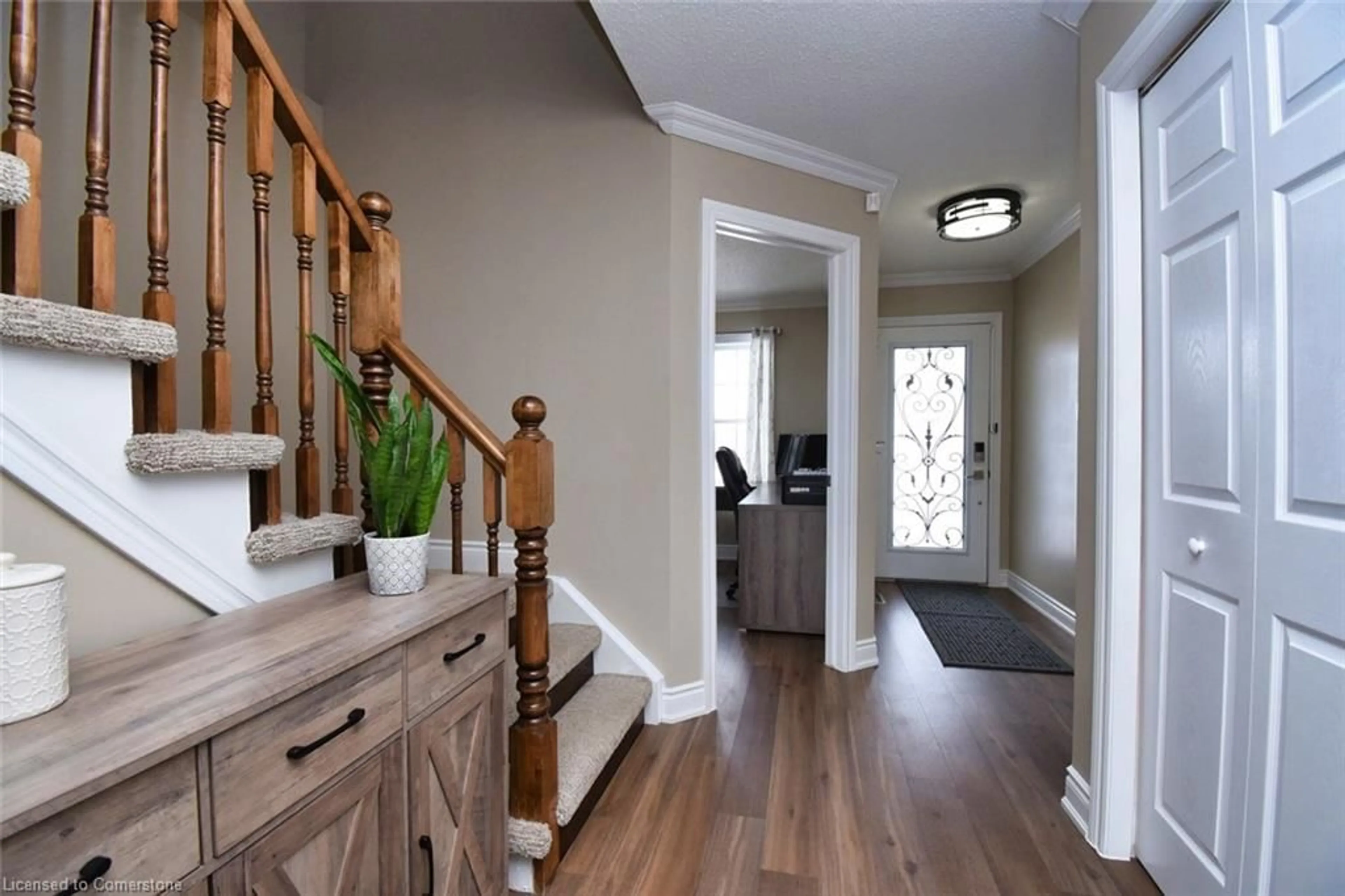 Indoor entryway for 73 Thames Way, Hamilton Ontario L0R 1W0