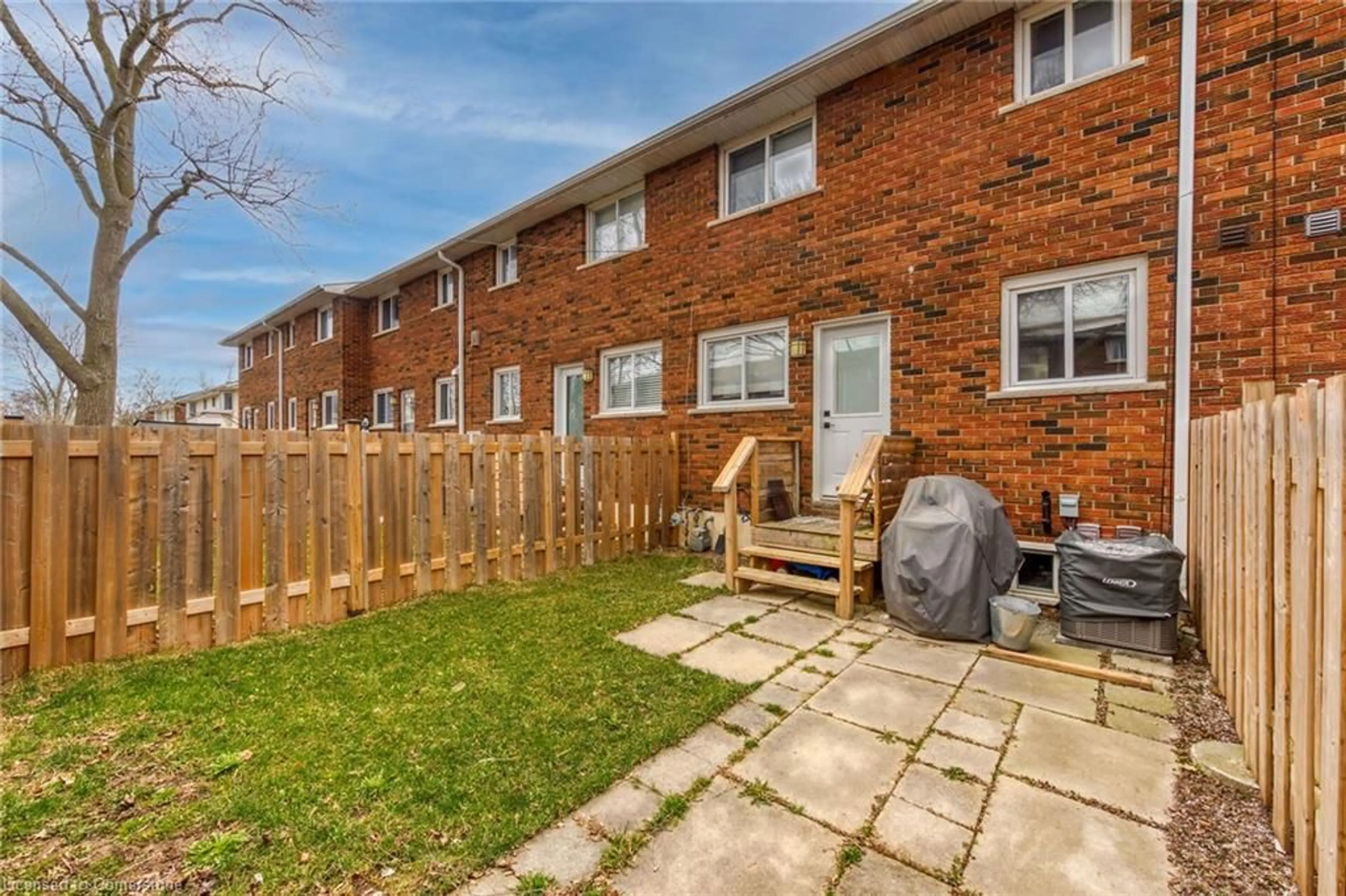 Patio, street for 114 Cedar St #42, Dunnville Ontario N1A 3C7