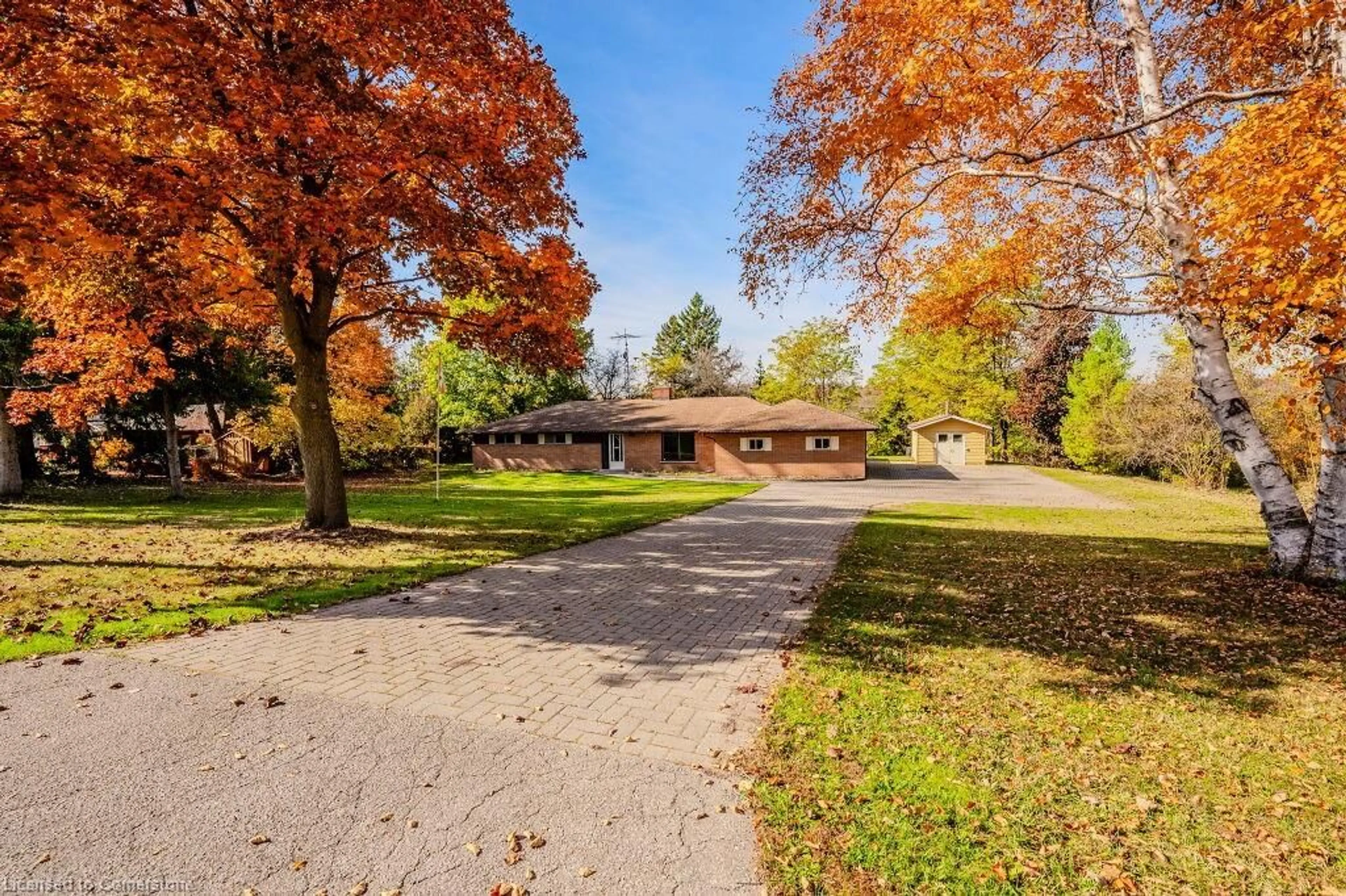 A pic from outside/outdoor area/front of a property/back of a property/a pic from drone, street for 830 Riverbank Dr, Cambridge Ontario N3H 4R6