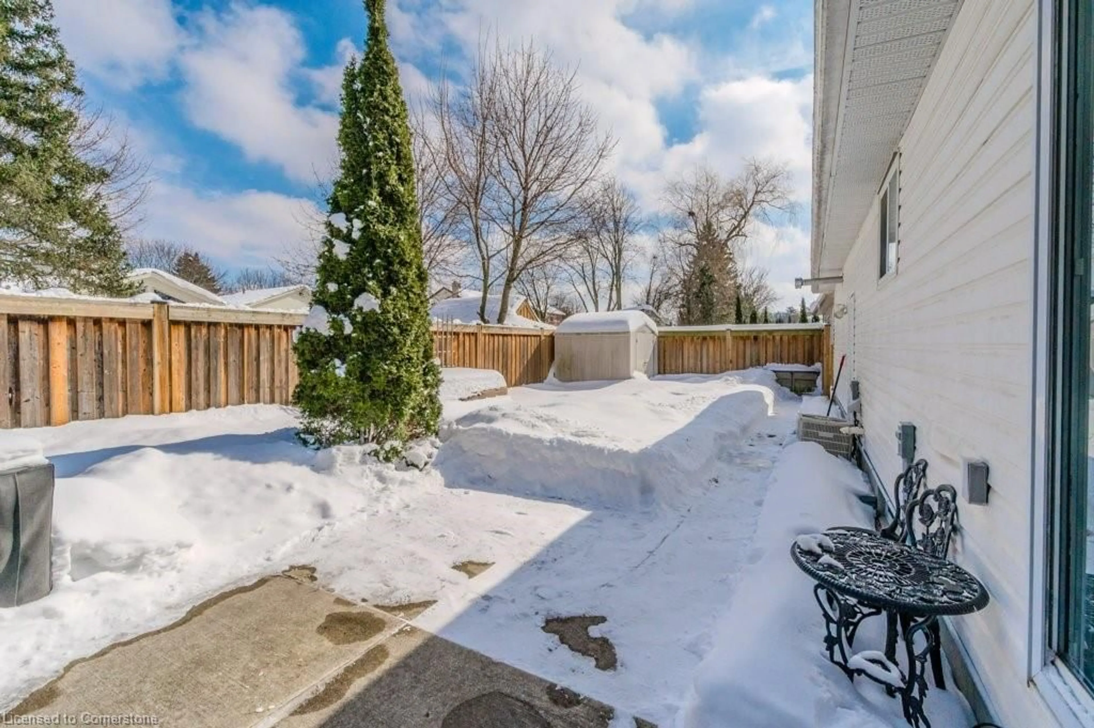 Patio, street for 99 Fraserwood Crt, Cambridge Ontario N1S 5B6