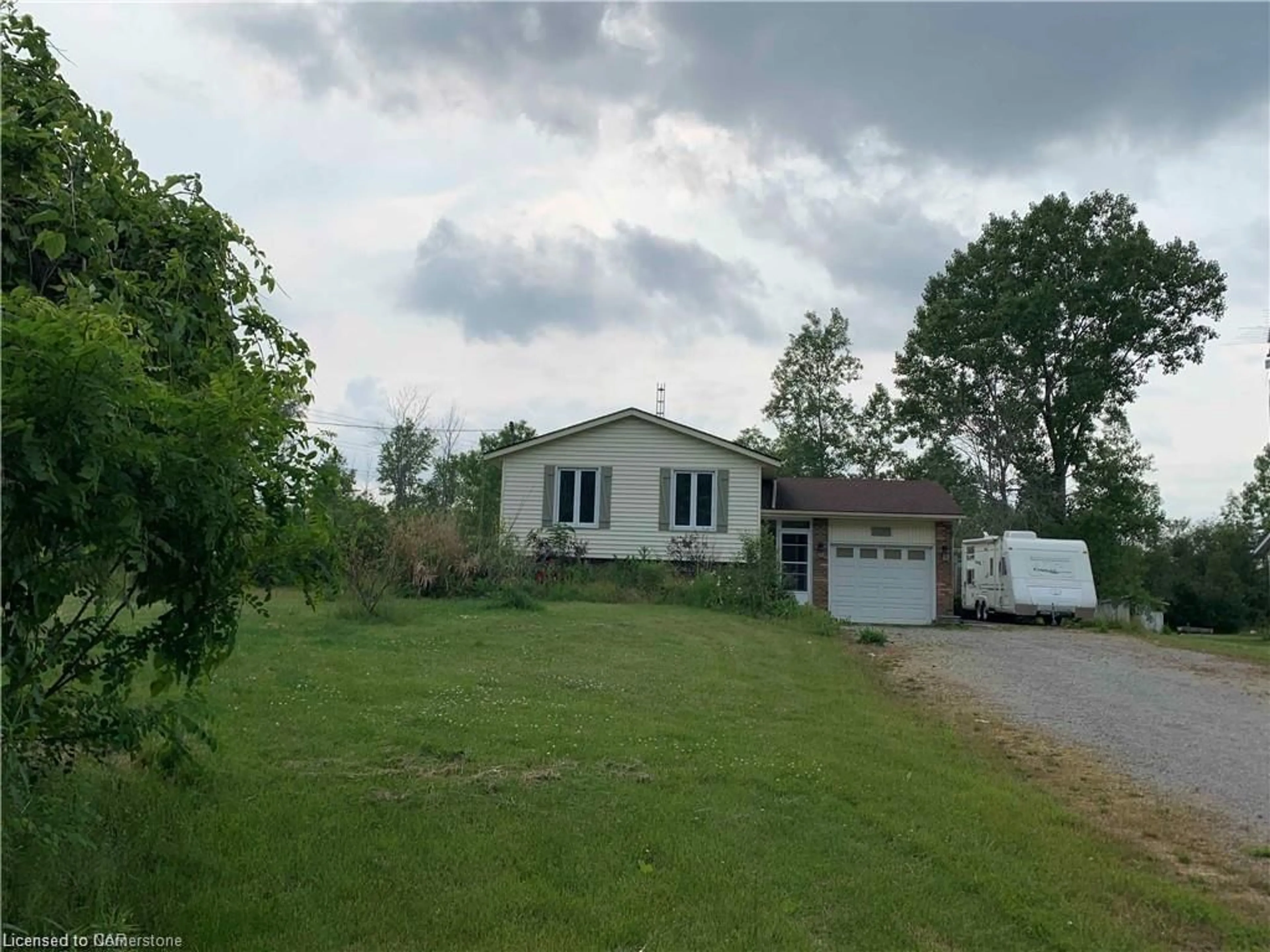 A pic from outside/outdoor area/front of a property/back of a property/a pic from drone, building for 2477 Sutherland Dr, Fort Erie Ontario L2A 5M4