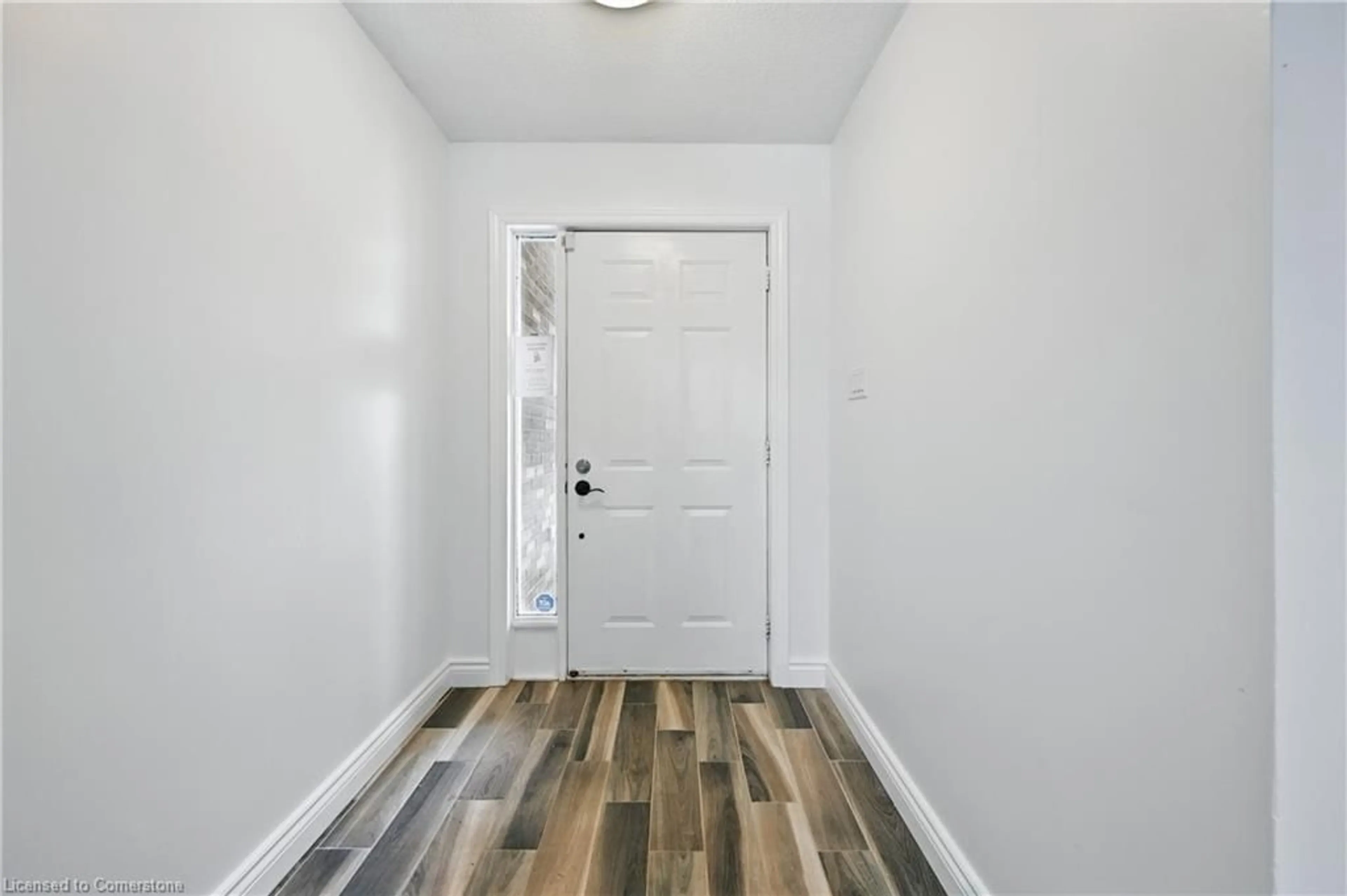 Indoor entryway for 2477 Sutherland Dr, Fort Erie Ontario L2A 5M4