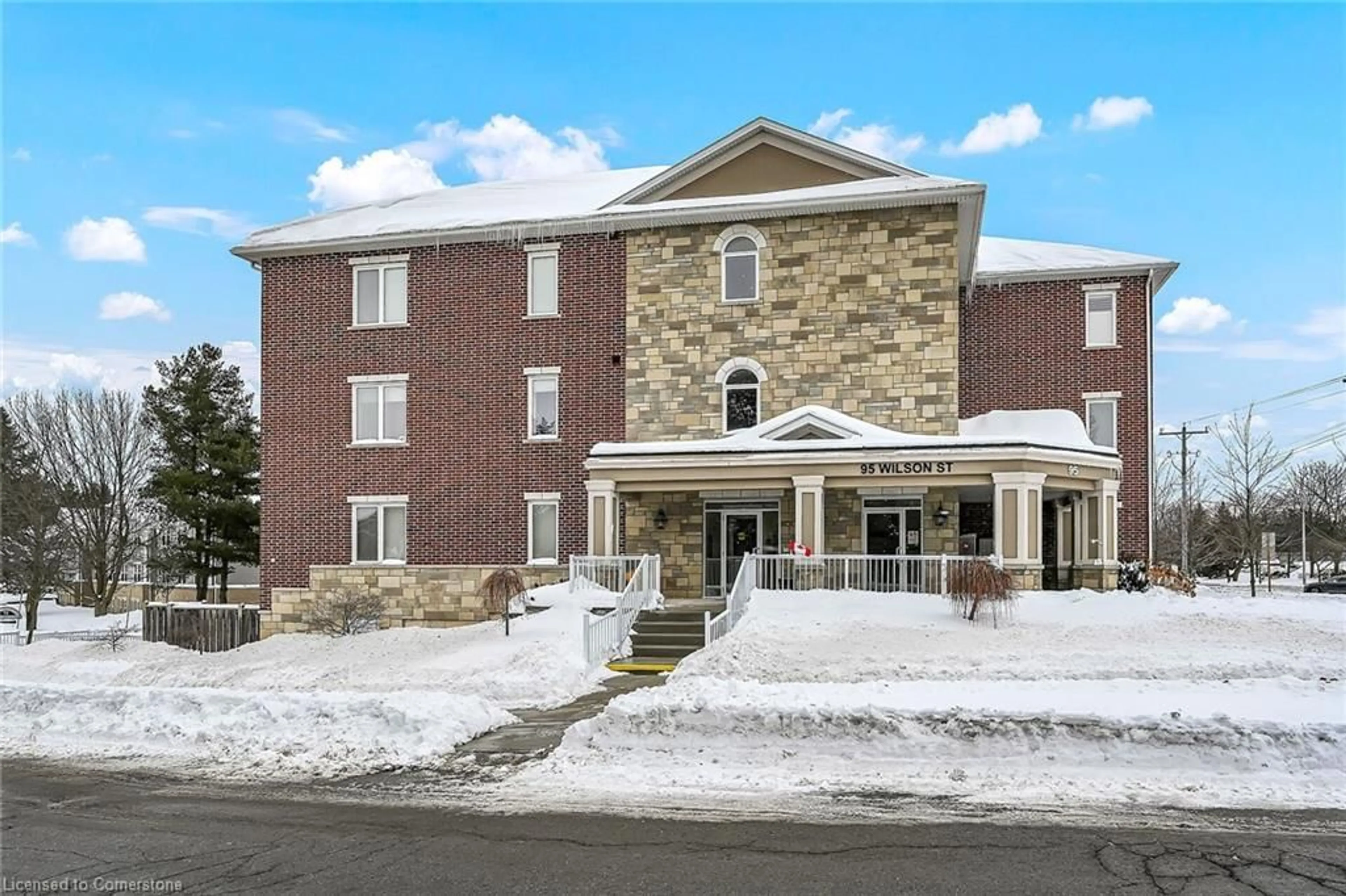 Indoor foyer for 95 Wilson St #101, Ancaster Ontario L9G 1N1