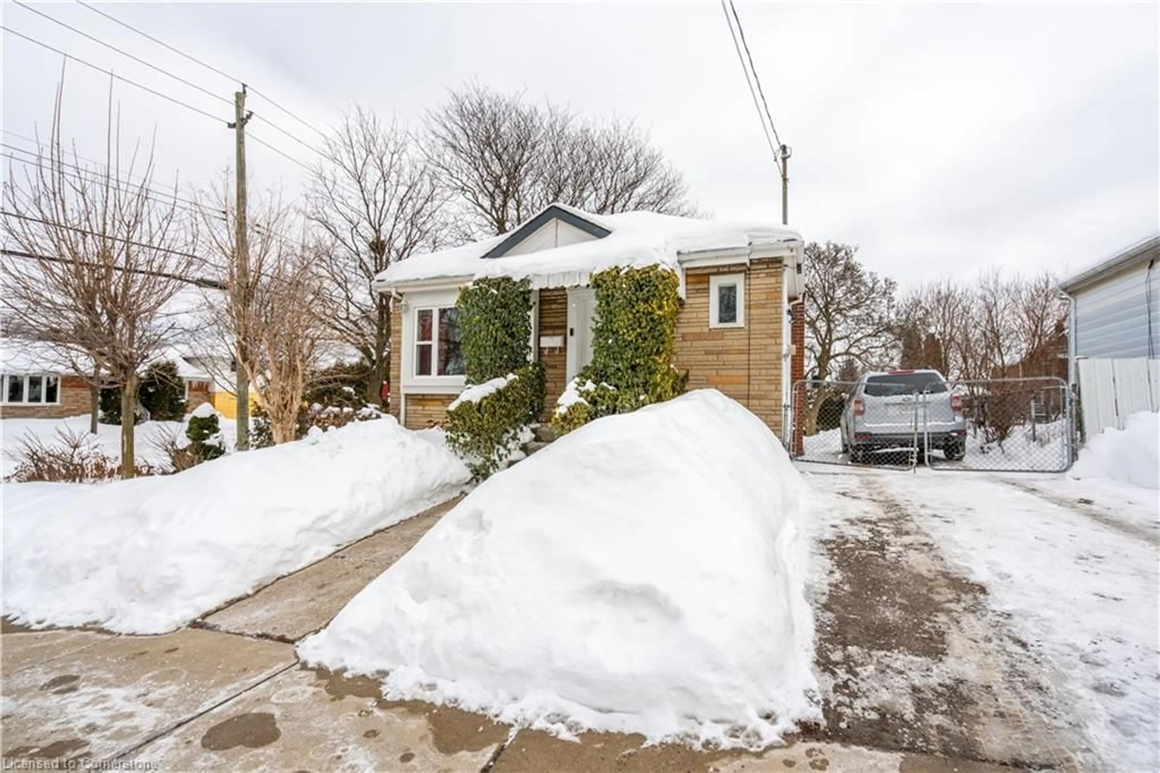 Shed for 119 East 17th St, Hamilton Ontario L9A 4M4