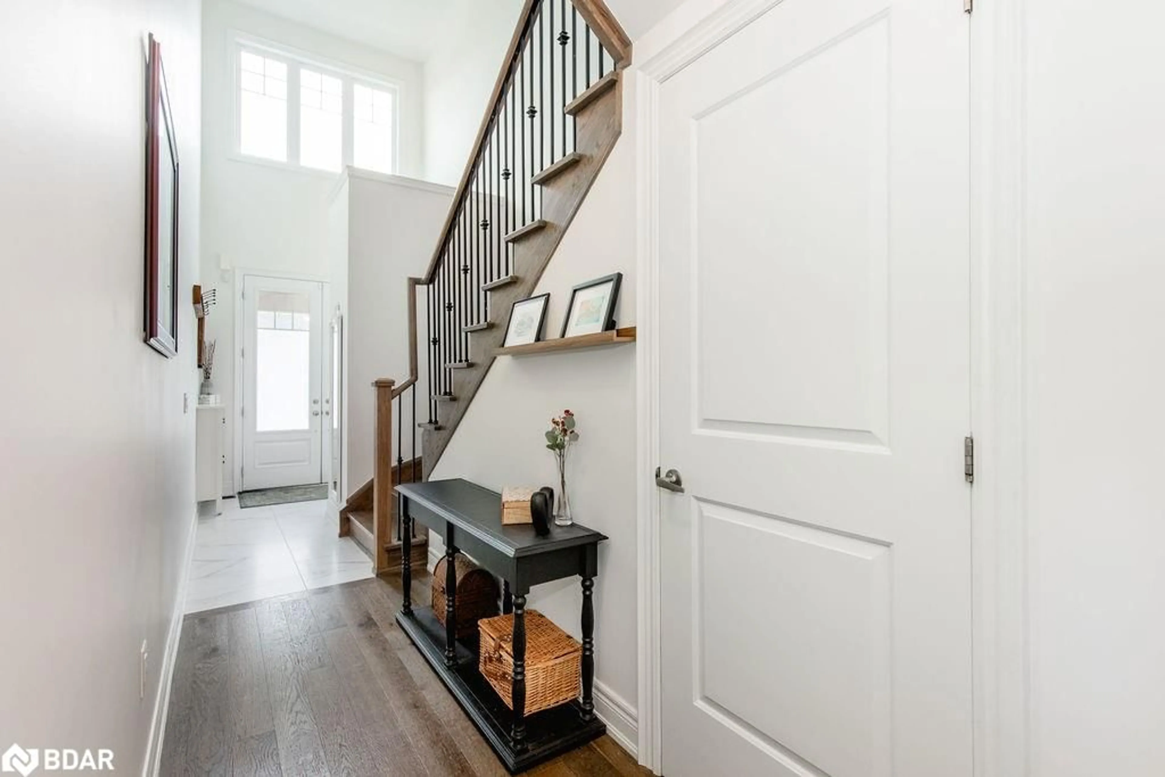 Indoor entryway for 17 Clear Spring Avenue, Georgina Ontario L4P 0H7