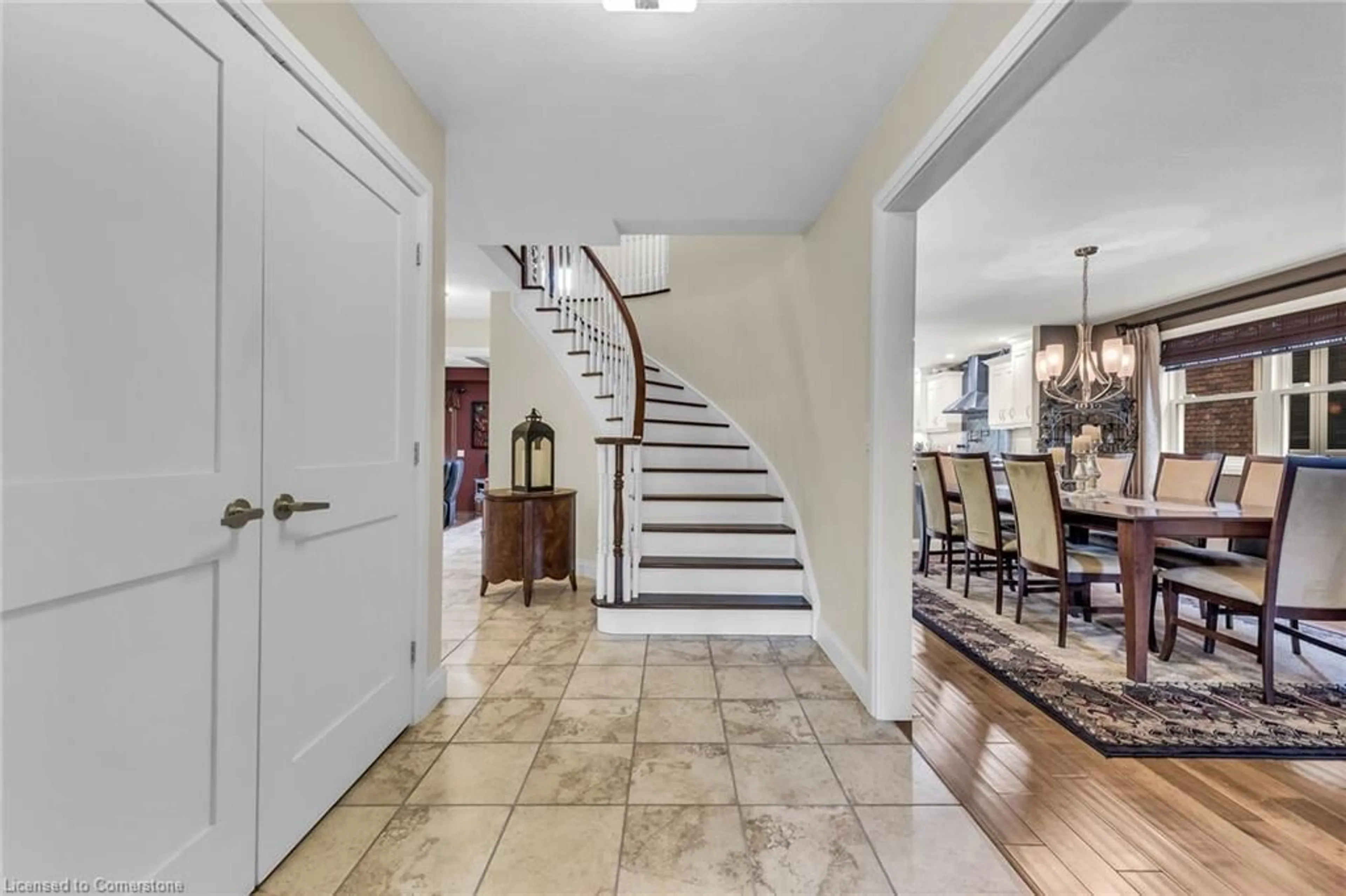 Indoor foyer for 62 Lee Ave, Simcoe Ontario N3Y 5B2