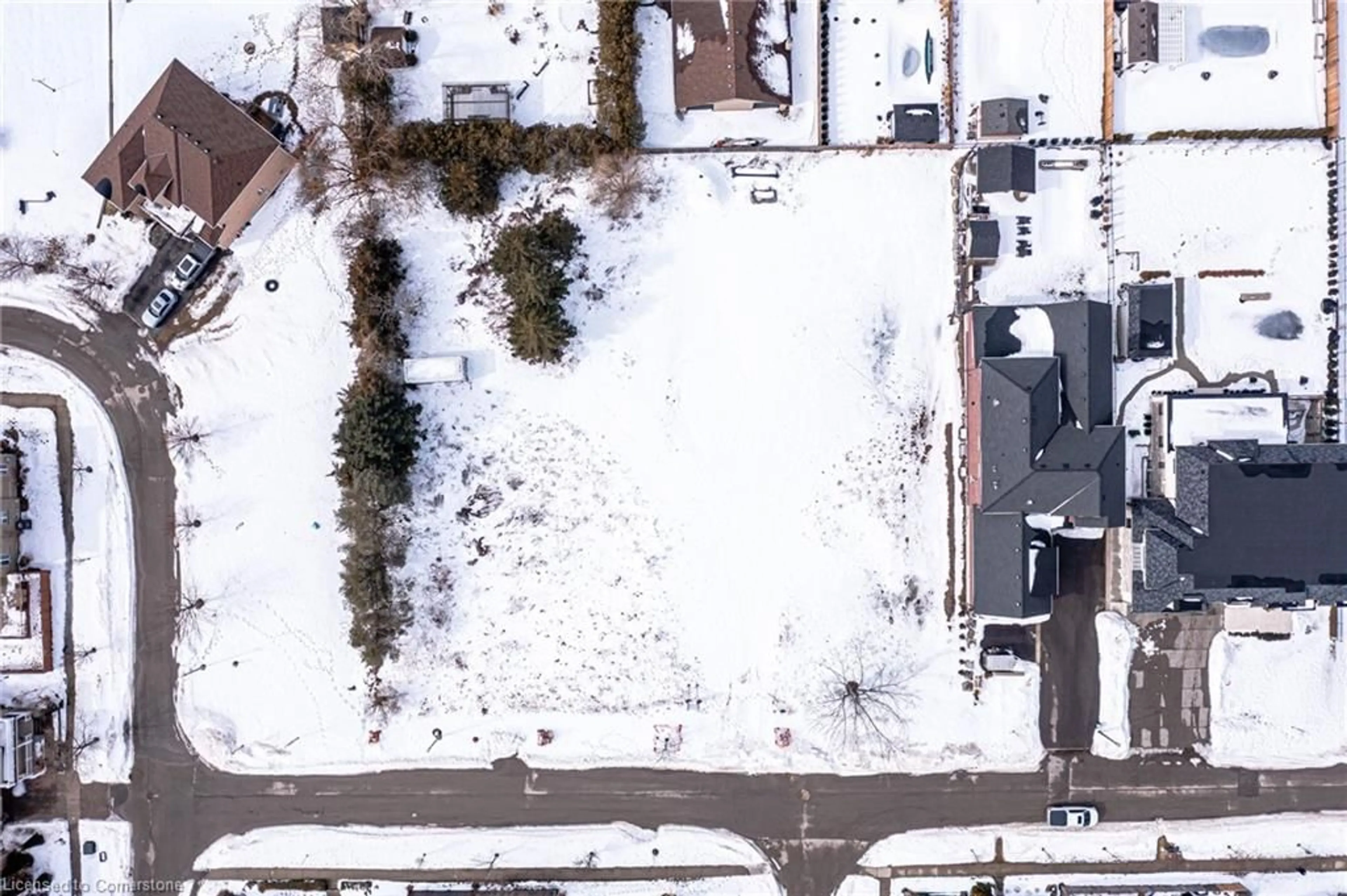 A pic from outside/outdoor area/front of a property/back of a property/a pic from drone, street for 32 Sandbeach Dr, Stoney Creek Ontario L8E 6E6