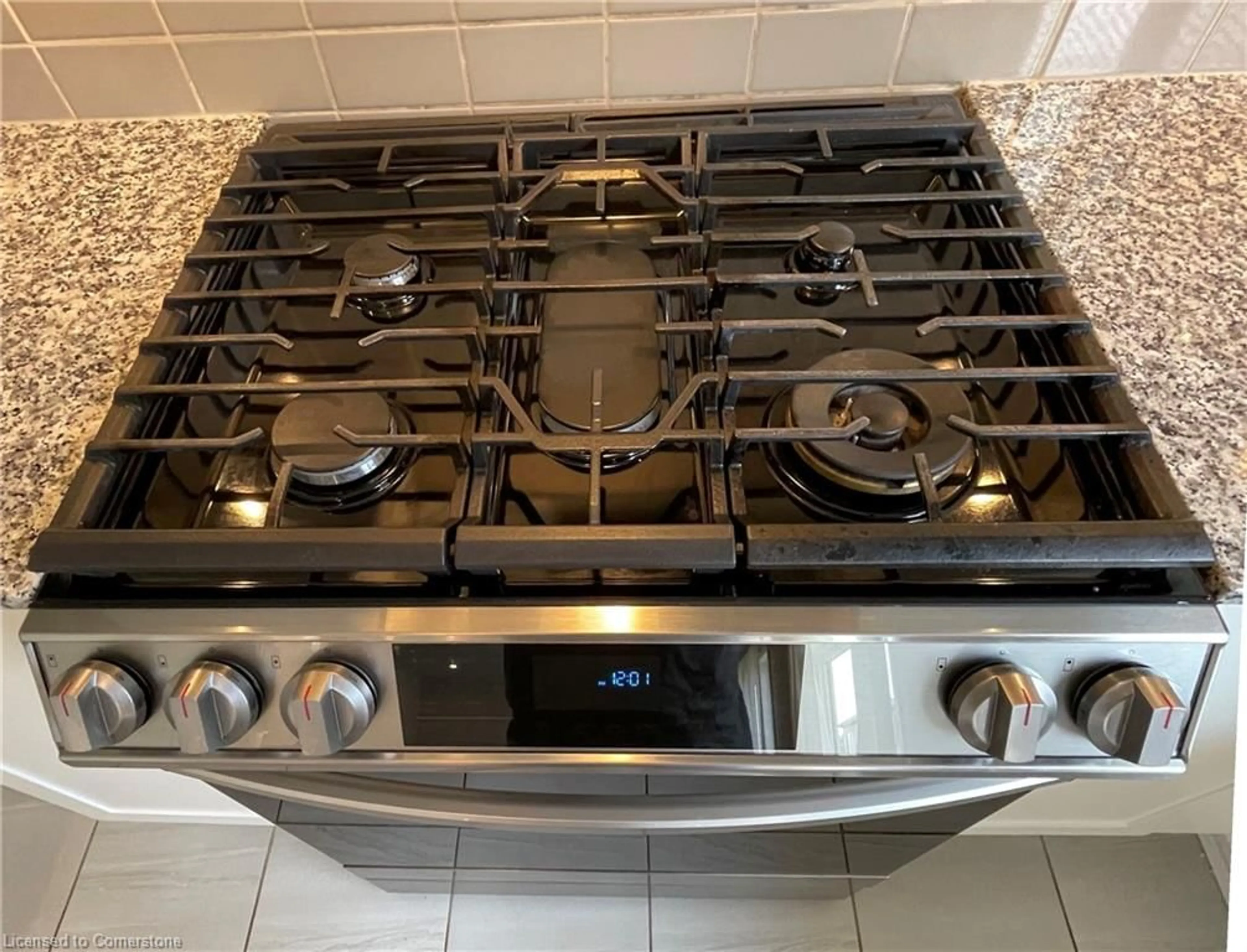 Standard kitchen, ceramic/tile floor for 752 Vennecy Terr, Ottawa Ontario K1W 0M8