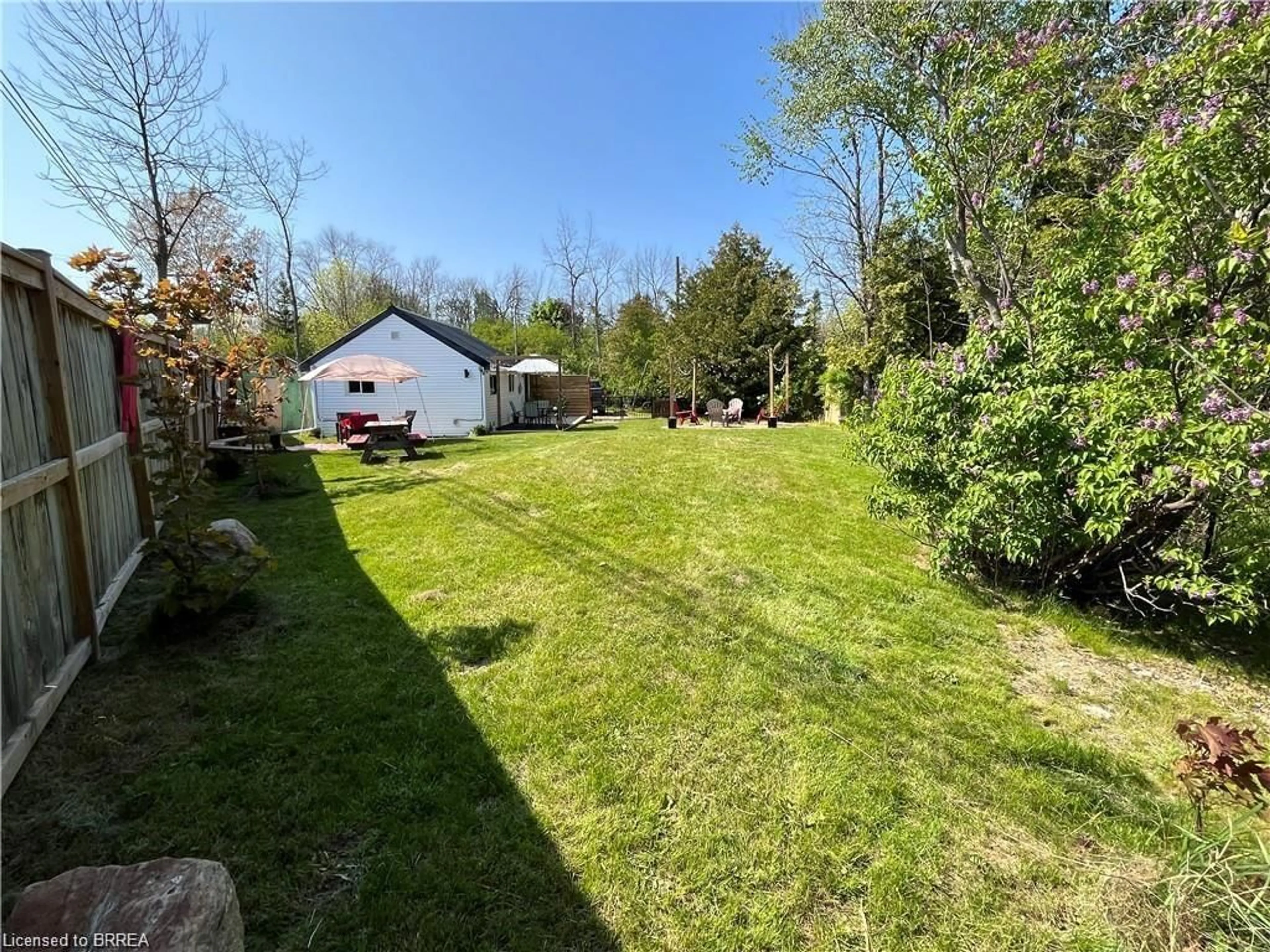 A pic from outside/outdoor area/front of a property/back of a property/a pic from drone, unknown for 9296 Beachwood Rd, Collingwood Ontario L9Y 3Z1