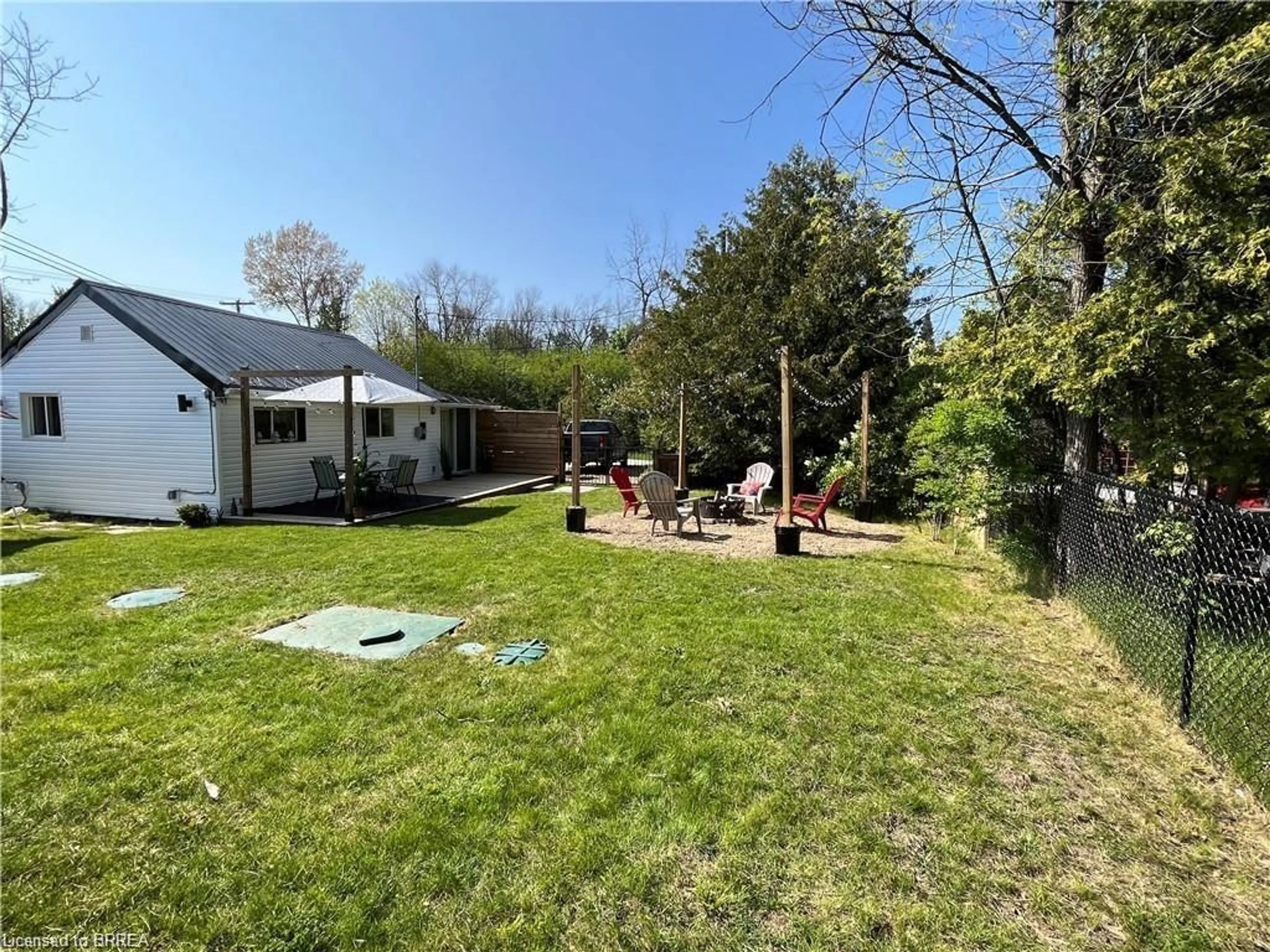 A pic from outside/outdoor area/front of a property/back of a property/a pic from drone, unknown for 9296 Beachwood Rd, Collingwood Ontario L9Y 3Z1