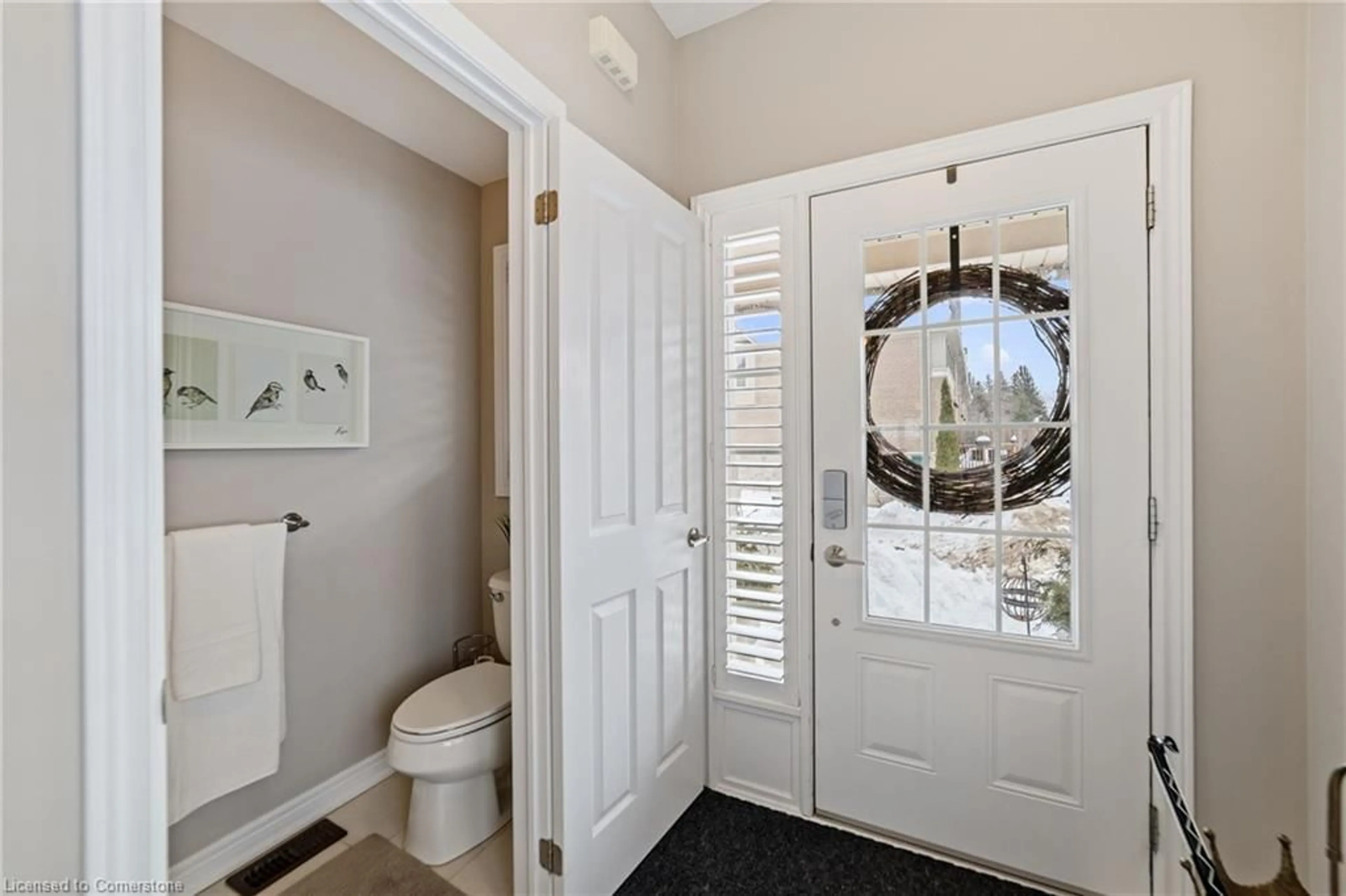 Indoor entryway for 215 Dundas St #31, Waterdown Ontario L8B 0X2