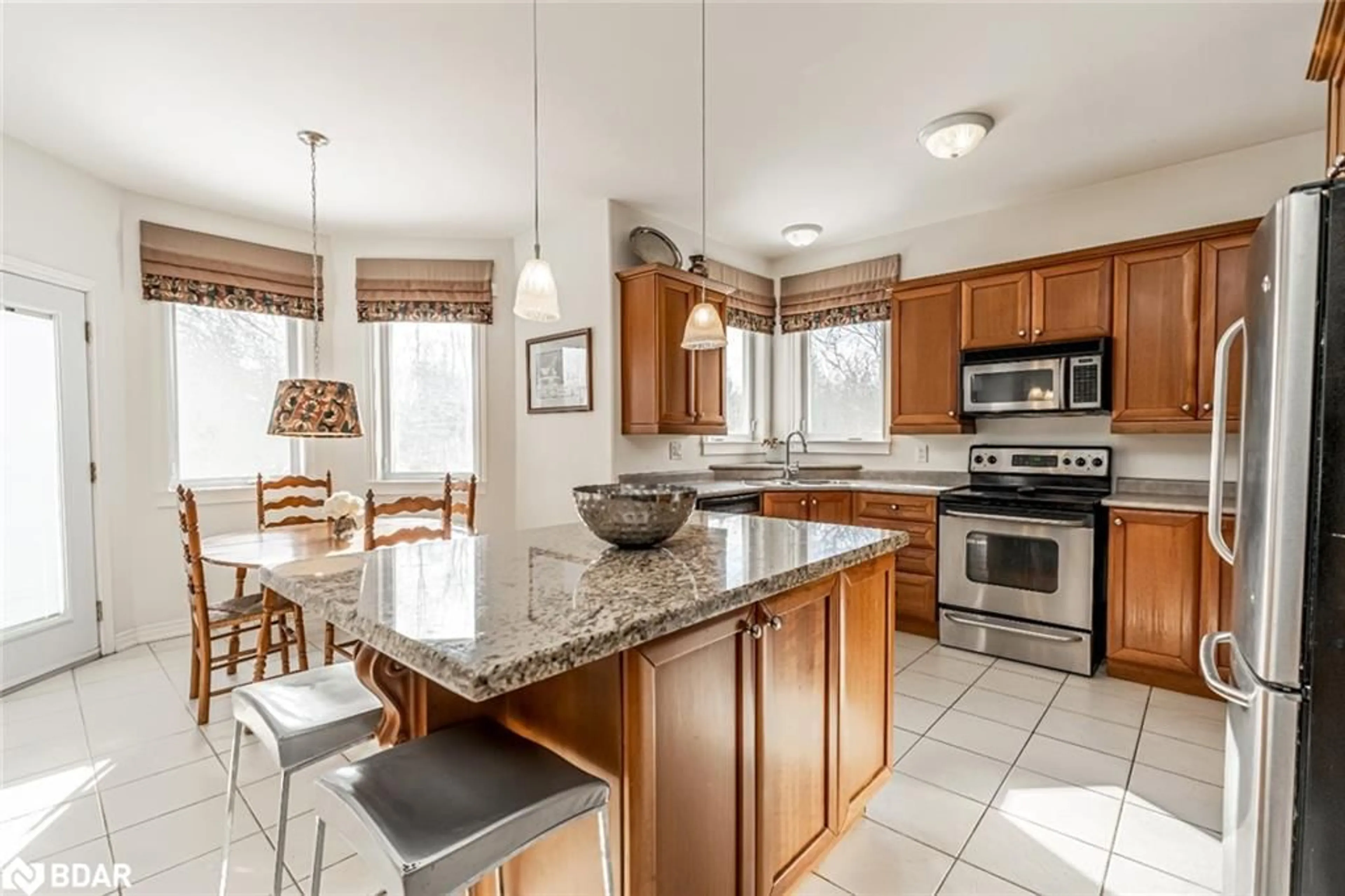 Open concept kitchen, ceramic/tile floor for 32 Basswood Cir, Oro-Medonte Ontario L0L 2L0