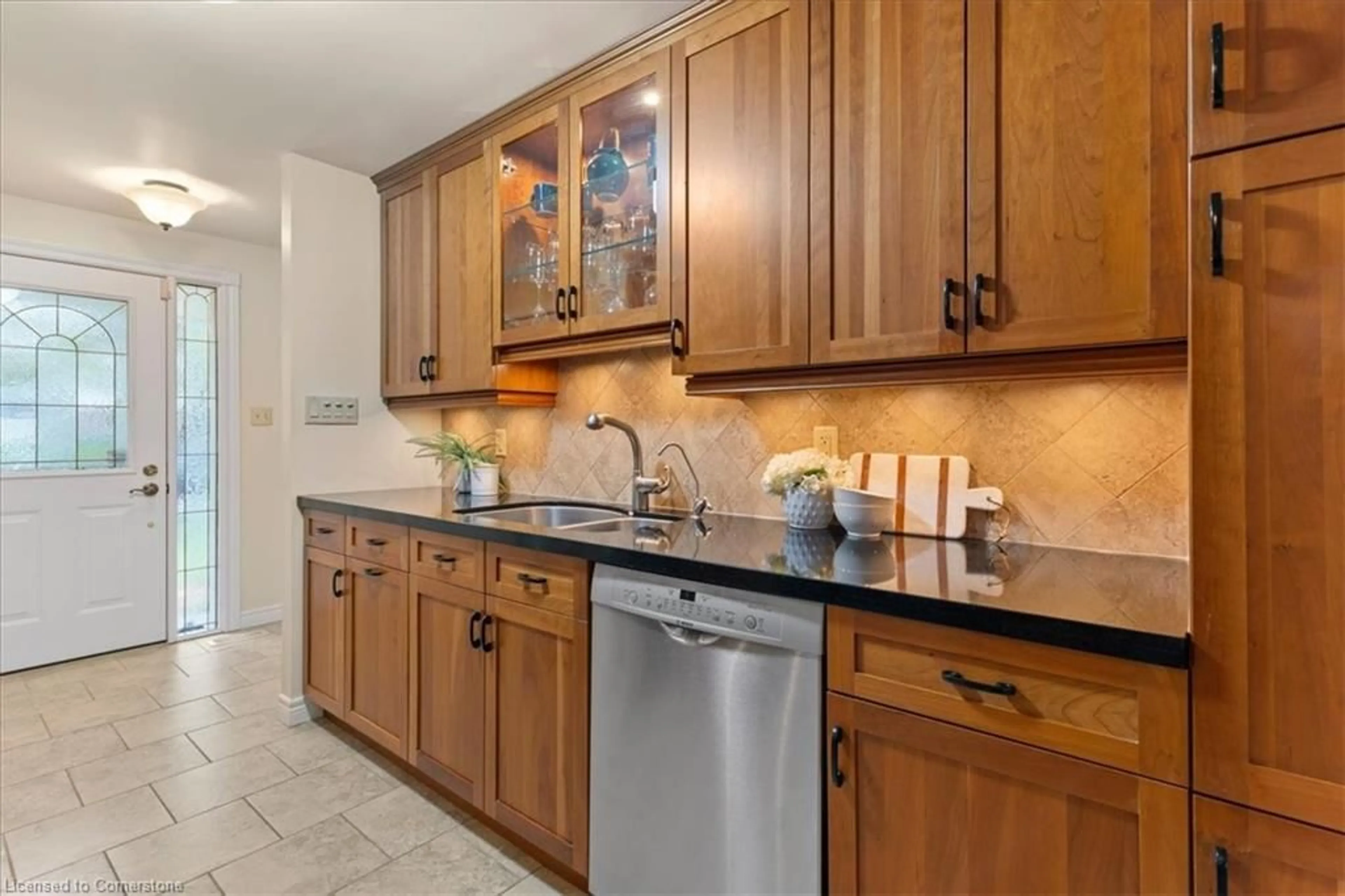 Standard kitchen, ceramic/tile floor for 454 Ashby Crt, Waterloo Ontario N2T 1H1
