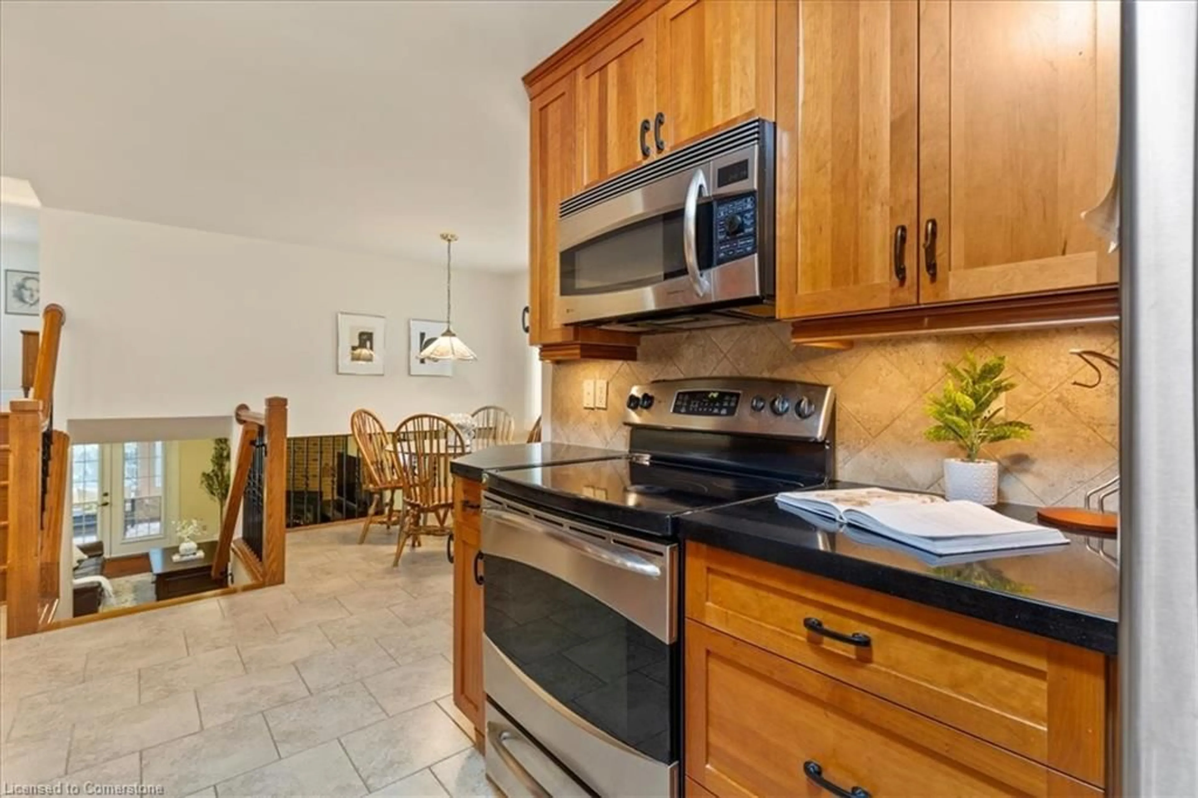 Standard kitchen, ceramic/tile floor for 454 Ashby Crt, Waterloo Ontario N2T 1H1