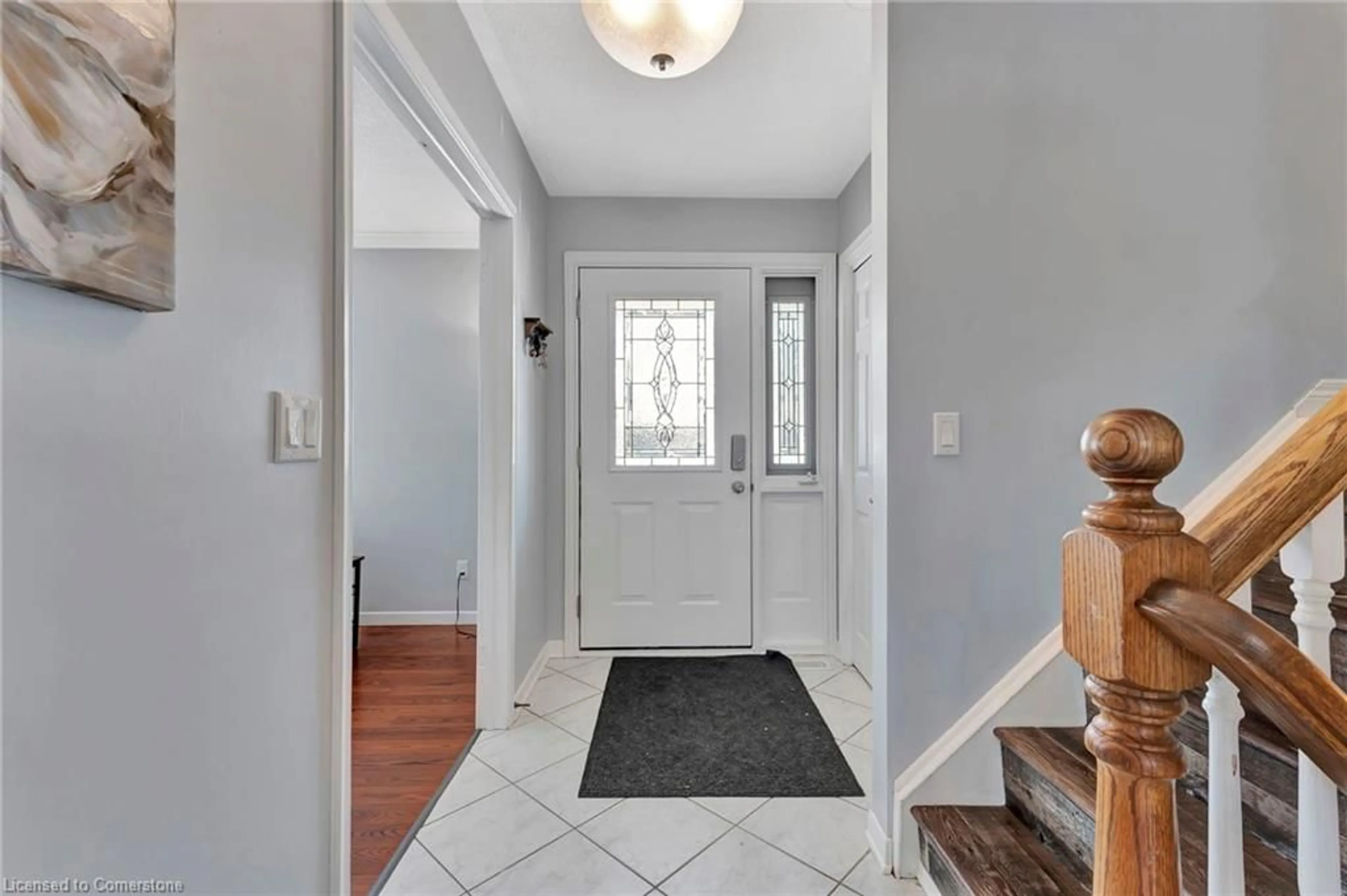 Indoor entryway for 49 Lynndale Rd, Simcoe Ontario L3Y 1Z7