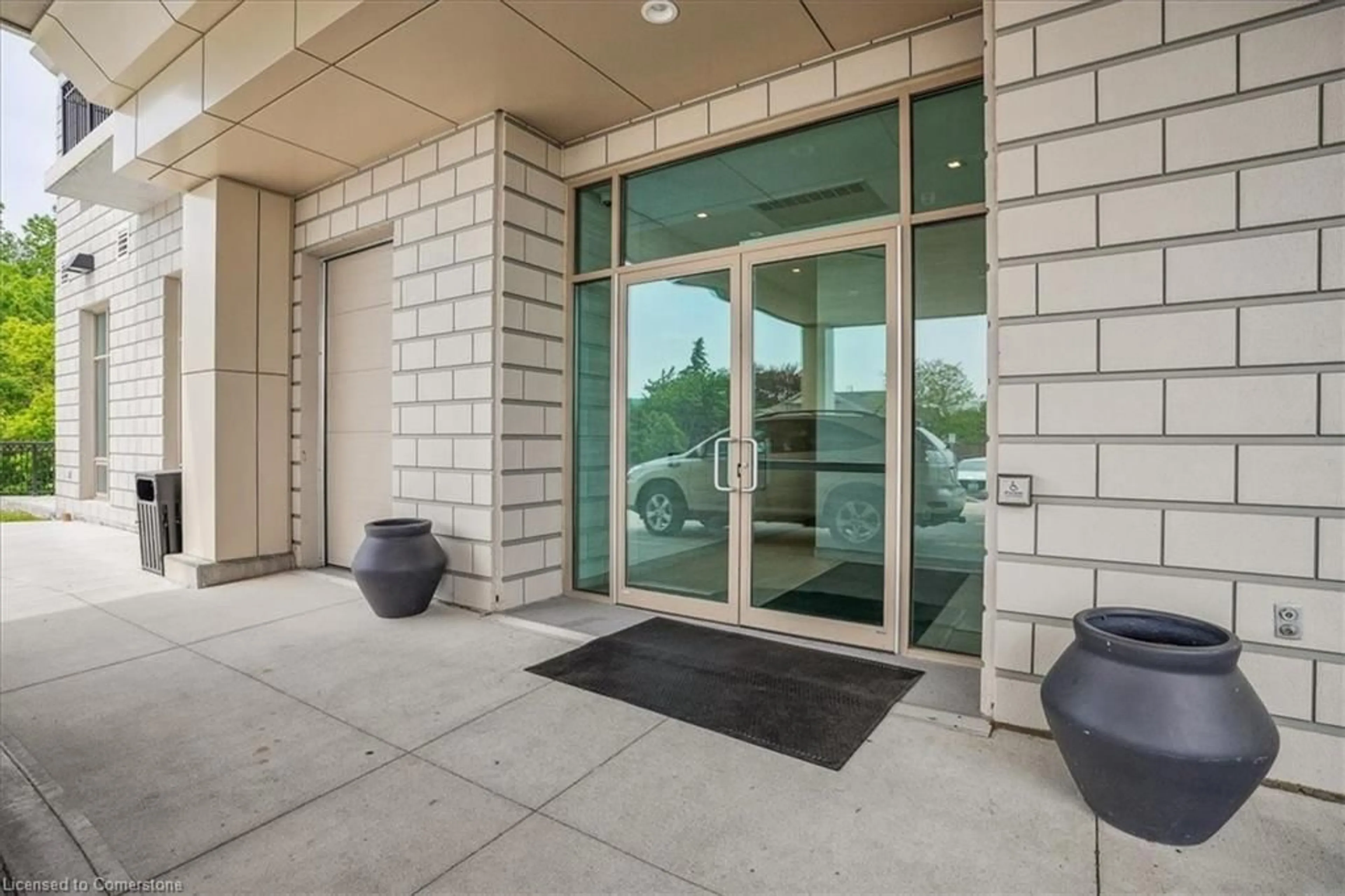 Indoor foyer for 2750 King St #806, Hamilton Ontario L8G 0B8