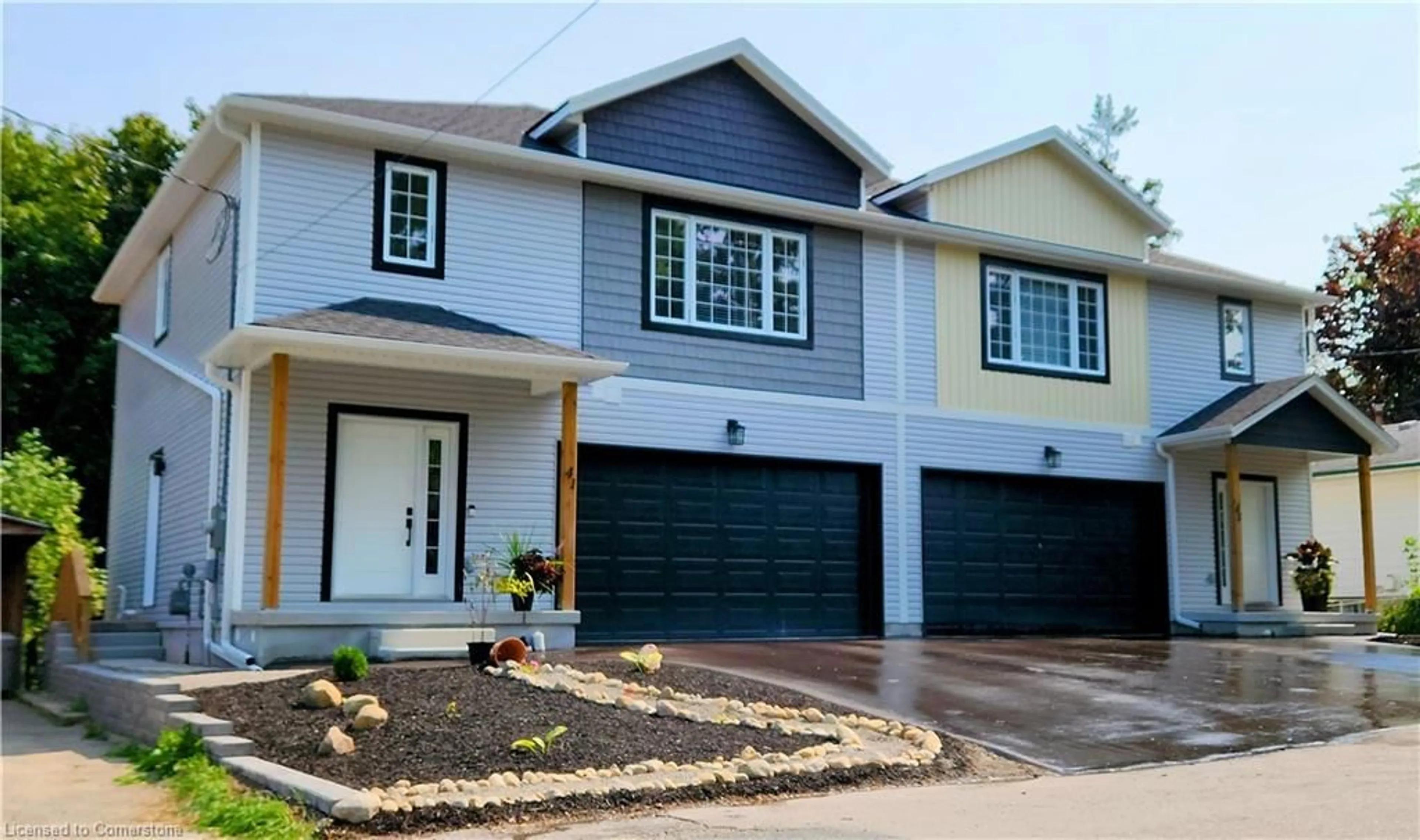 Home with vinyl exterior material, street for 41 Queensway Dr, St. Jacobs Ontario N0B 2N0