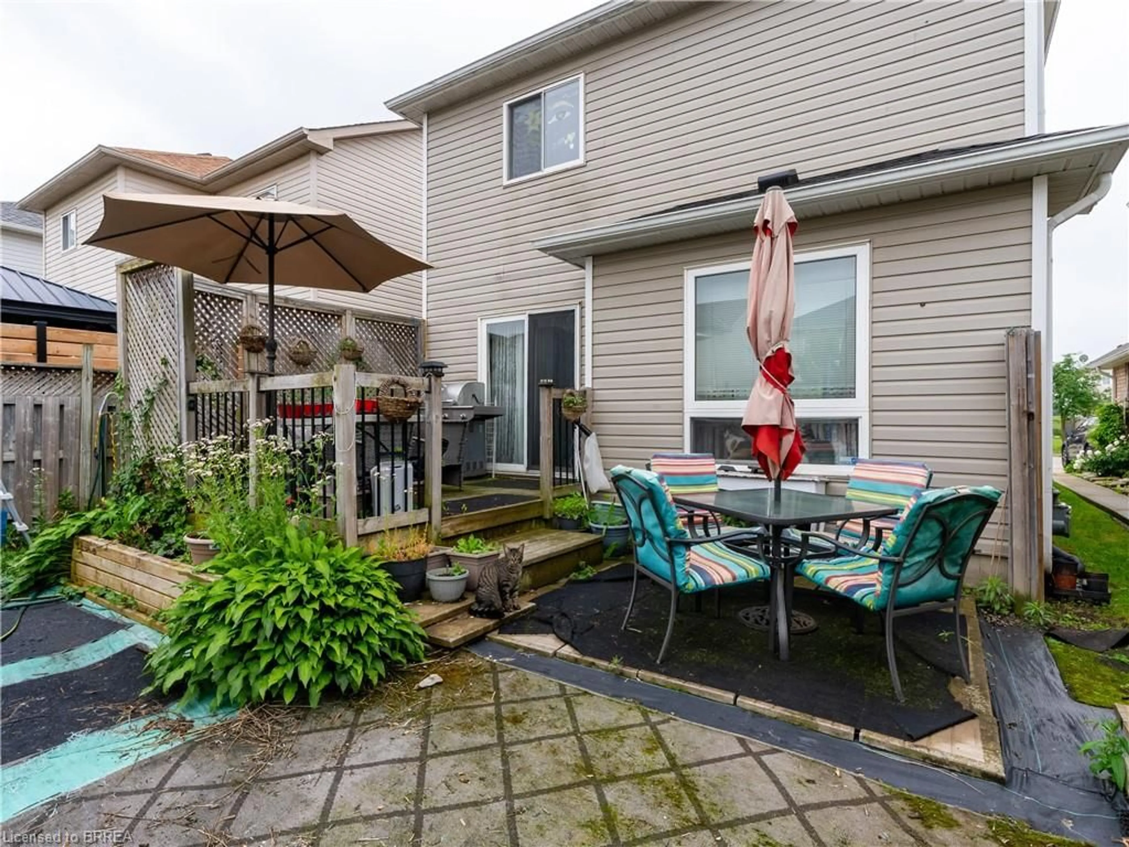 Patio, street for 416 Langlaw Dr, Cambridge Ontario N1P 1H3