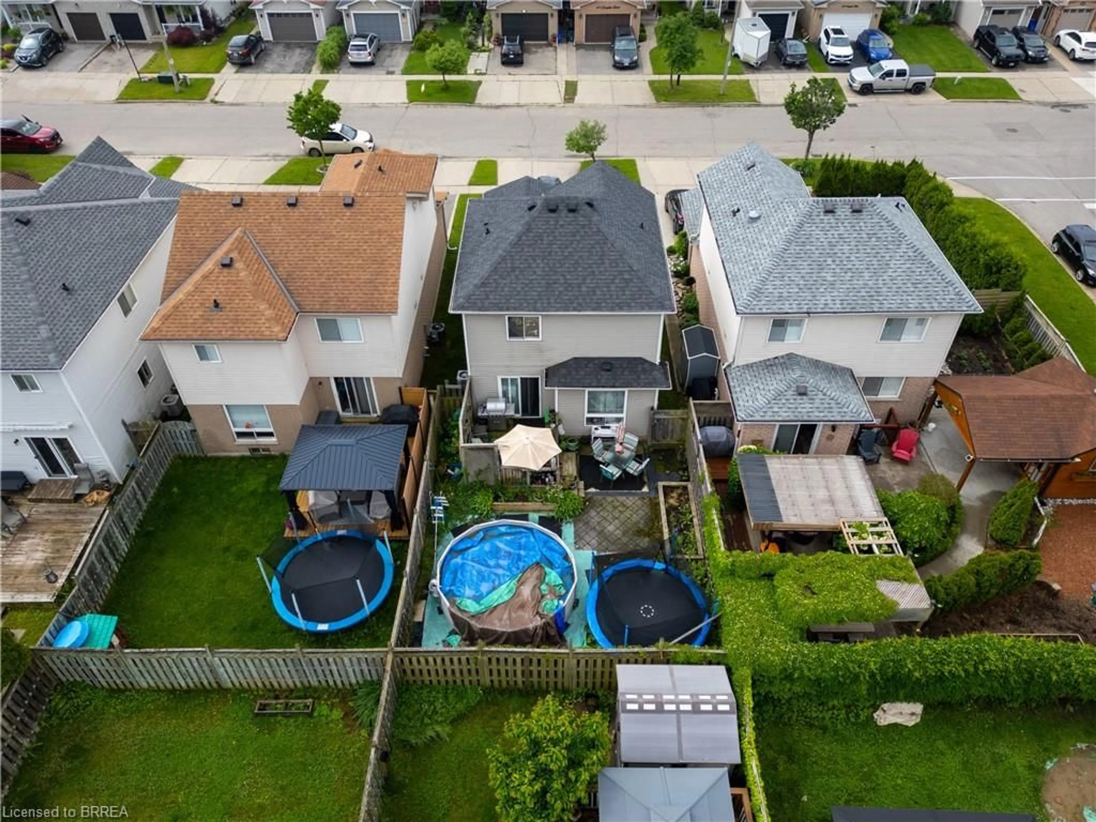 A pic from outside/outdoor area/front of a property/back of a property/a pic from drone, city buildings view from balcony for 416 Langlaw Dr, Cambridge Ontario N1P 1H3