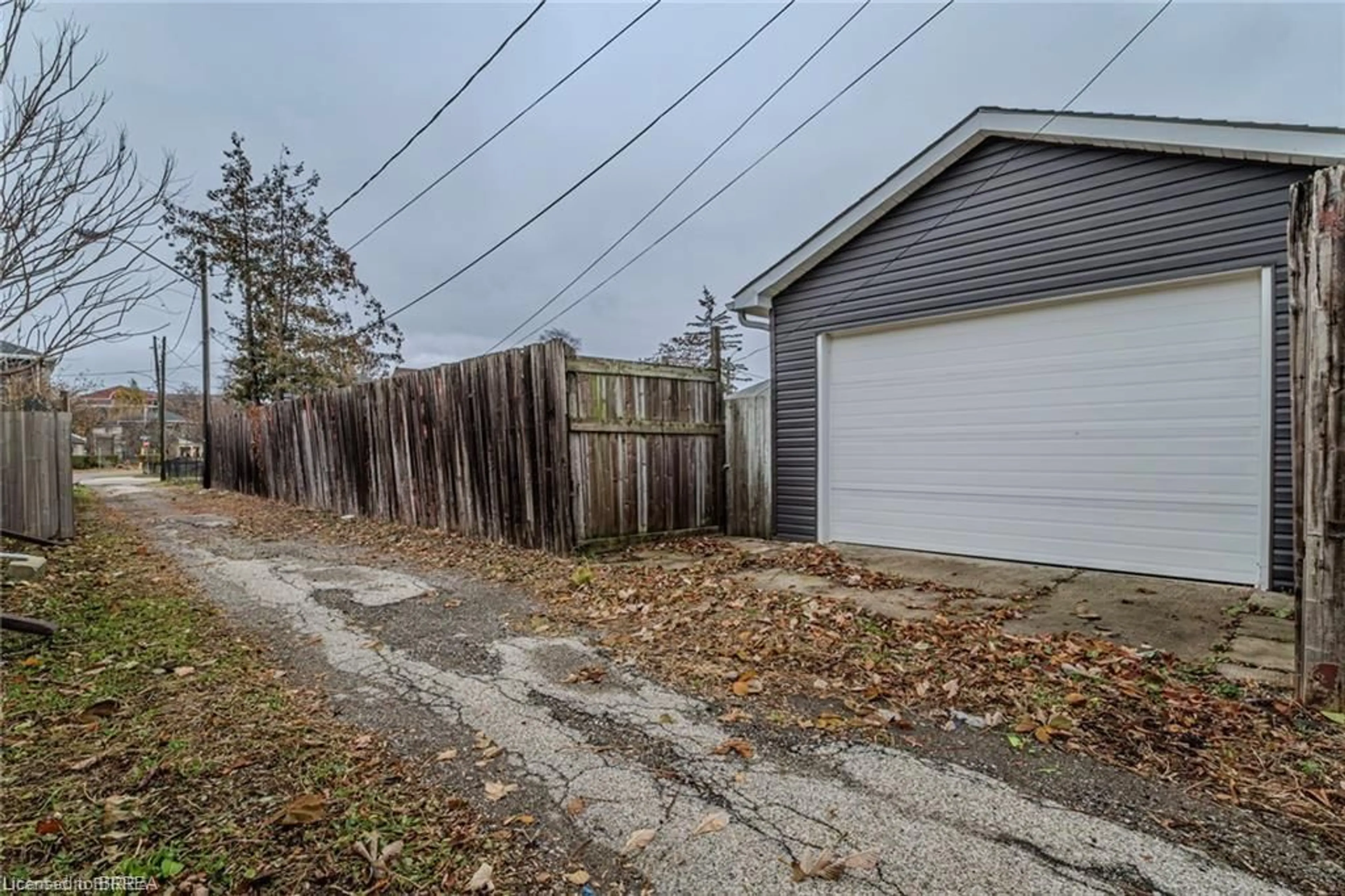 Shed for 5 Halls Ave, Brantford Ontario N3T 3X2