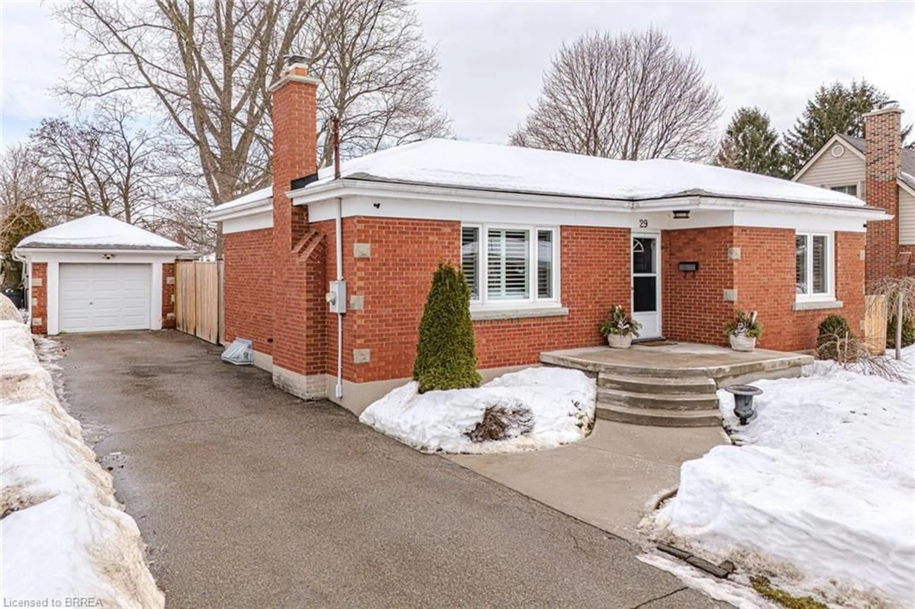 Home with brick exterior material, street for 29 Hillier Cres, Brantford Ontario N3R 1X3