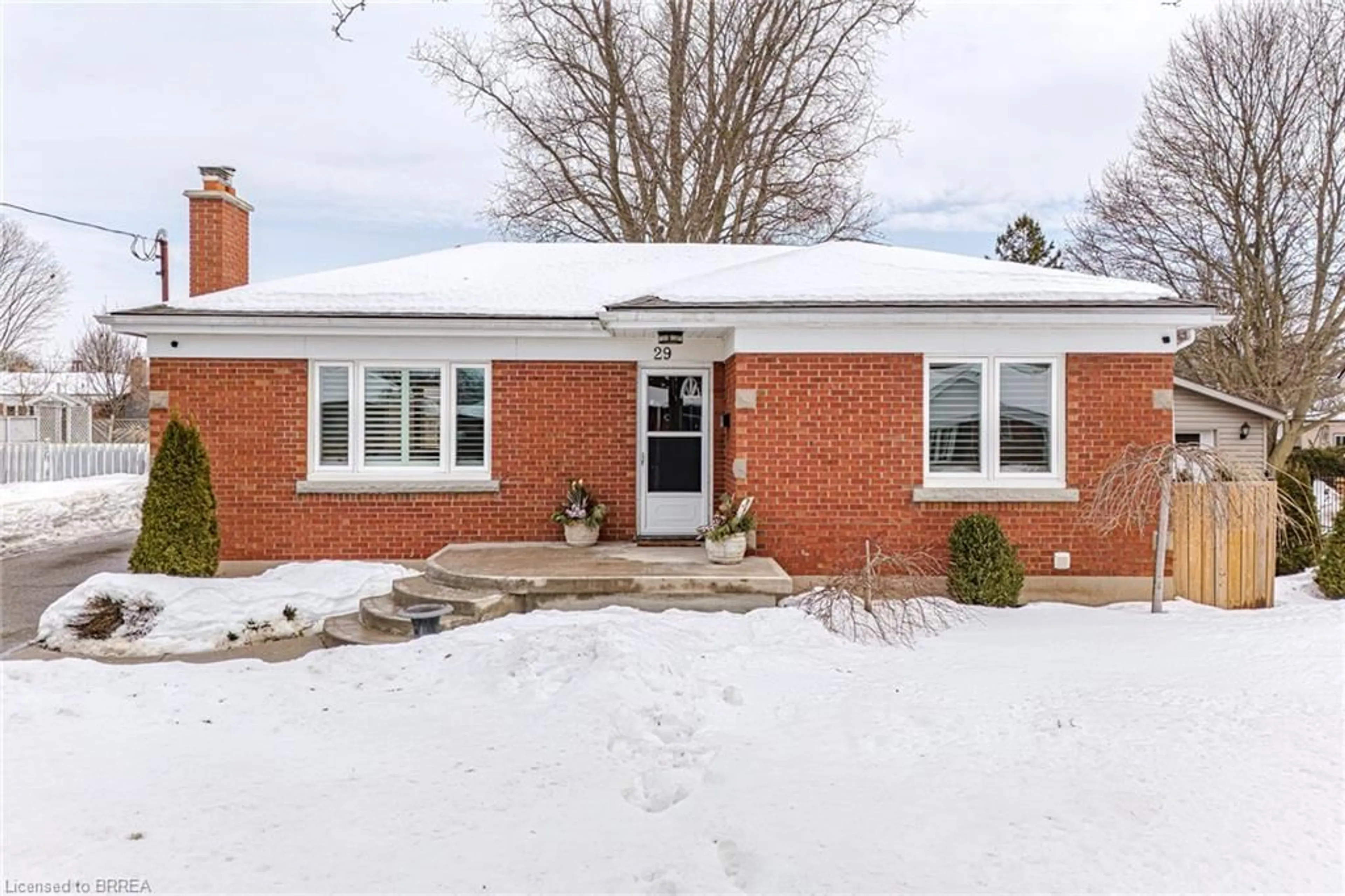 Home with brick exterior material, street for 29 Hillier Cres, Brantford Ontario N3R 1X3