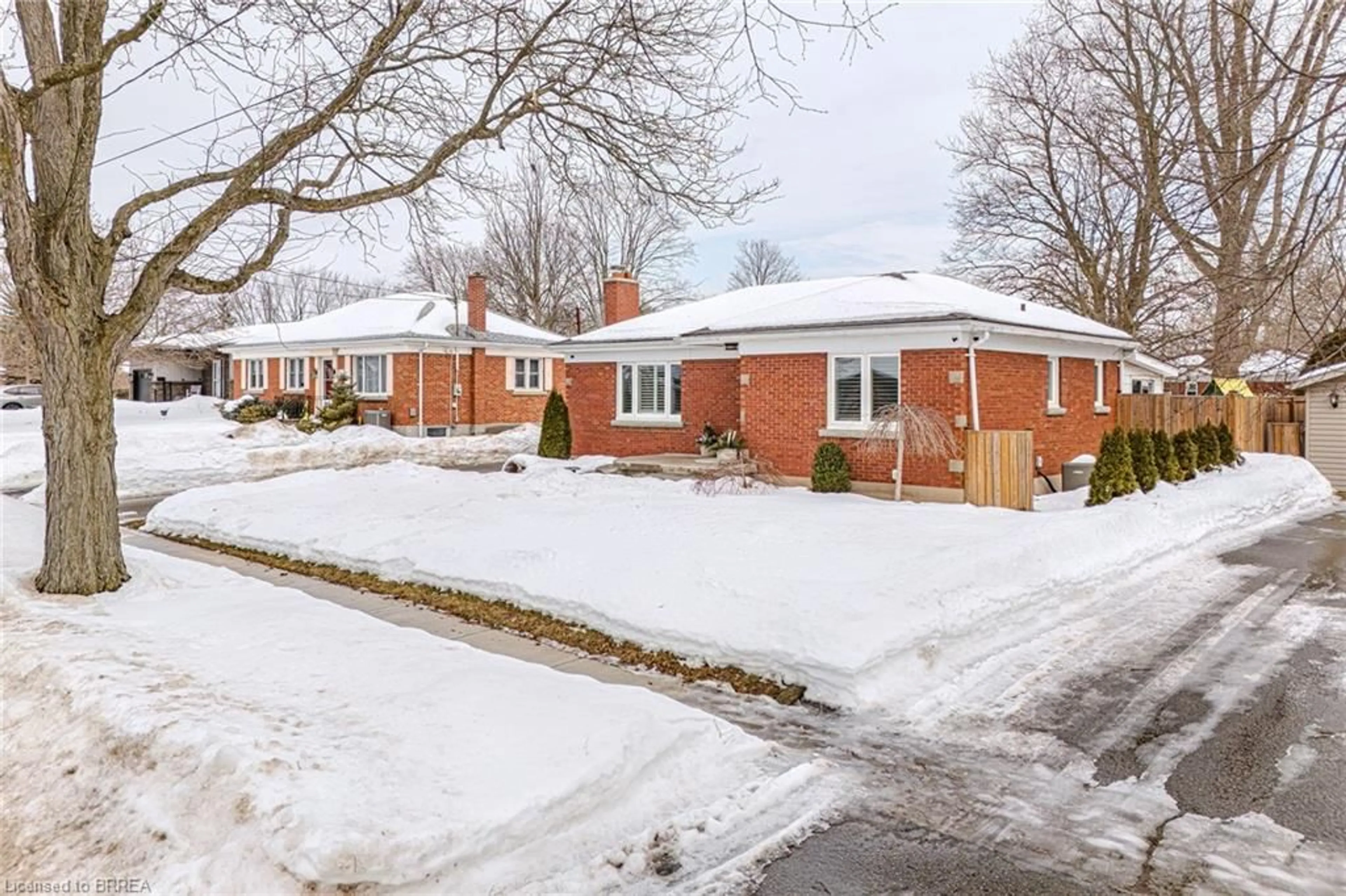 Home with brick exterior material, street for 29 Hillier Cres, Brantford Ontario N3R 1X3