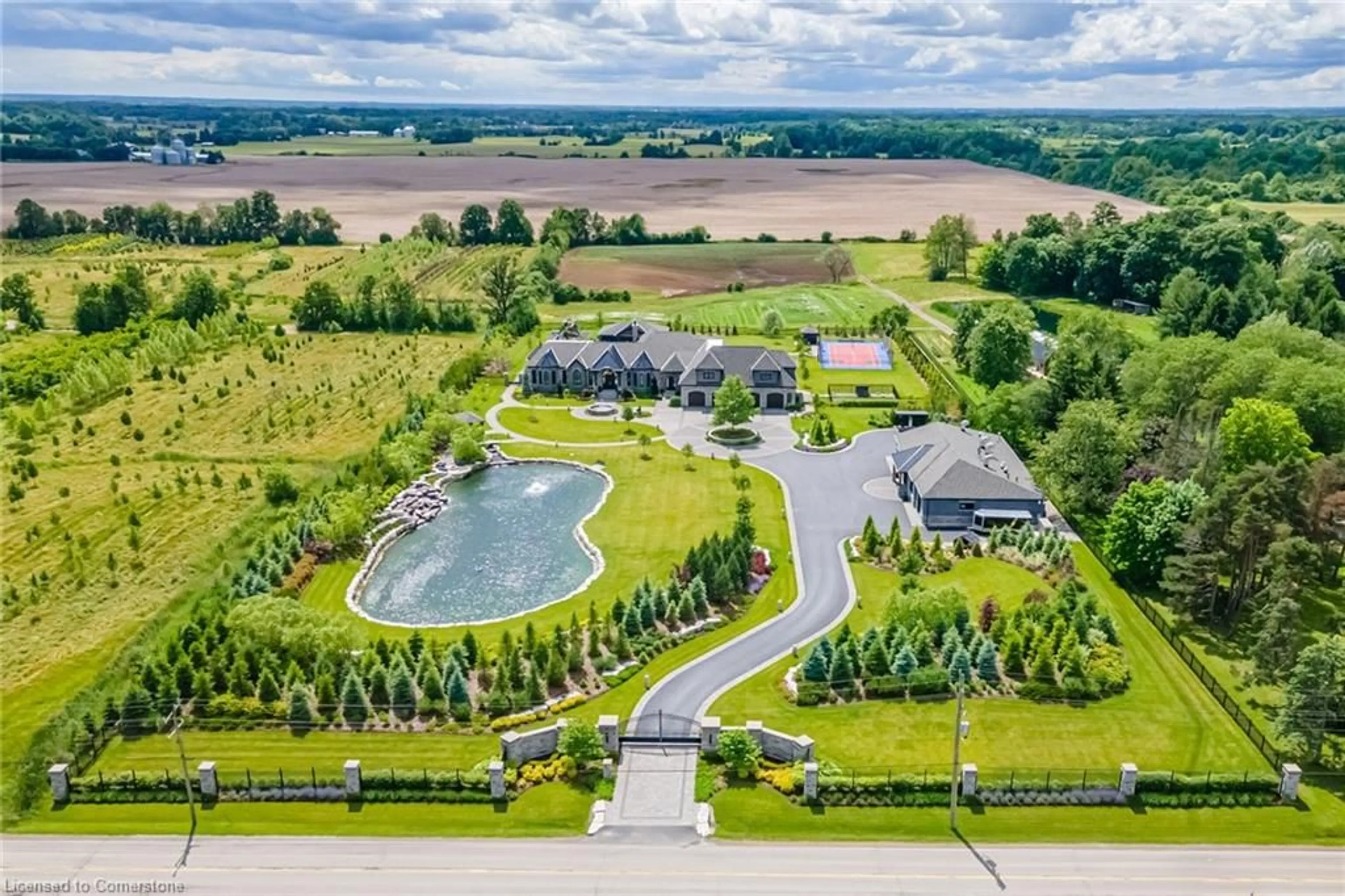 A pic from outside/outdoor area/front of a property/back of a property/a pic from drone, water/lake/river/ocean view for 1272 Fiddlers Green Rd, Ancaster Ontario L9G 3L1