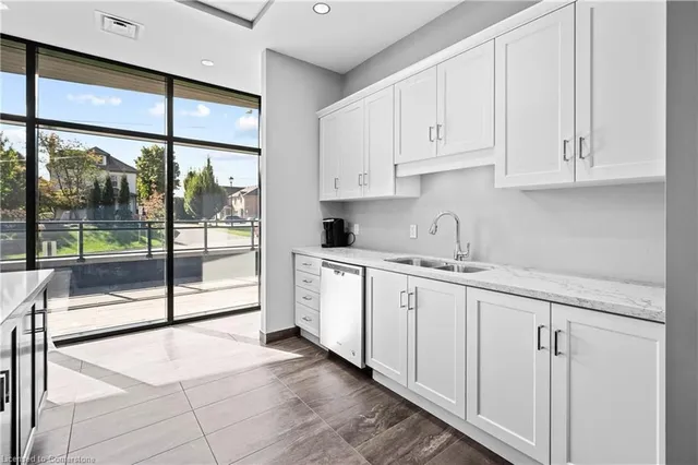 Additional property image - 30 Hamilton Street South Unit 703