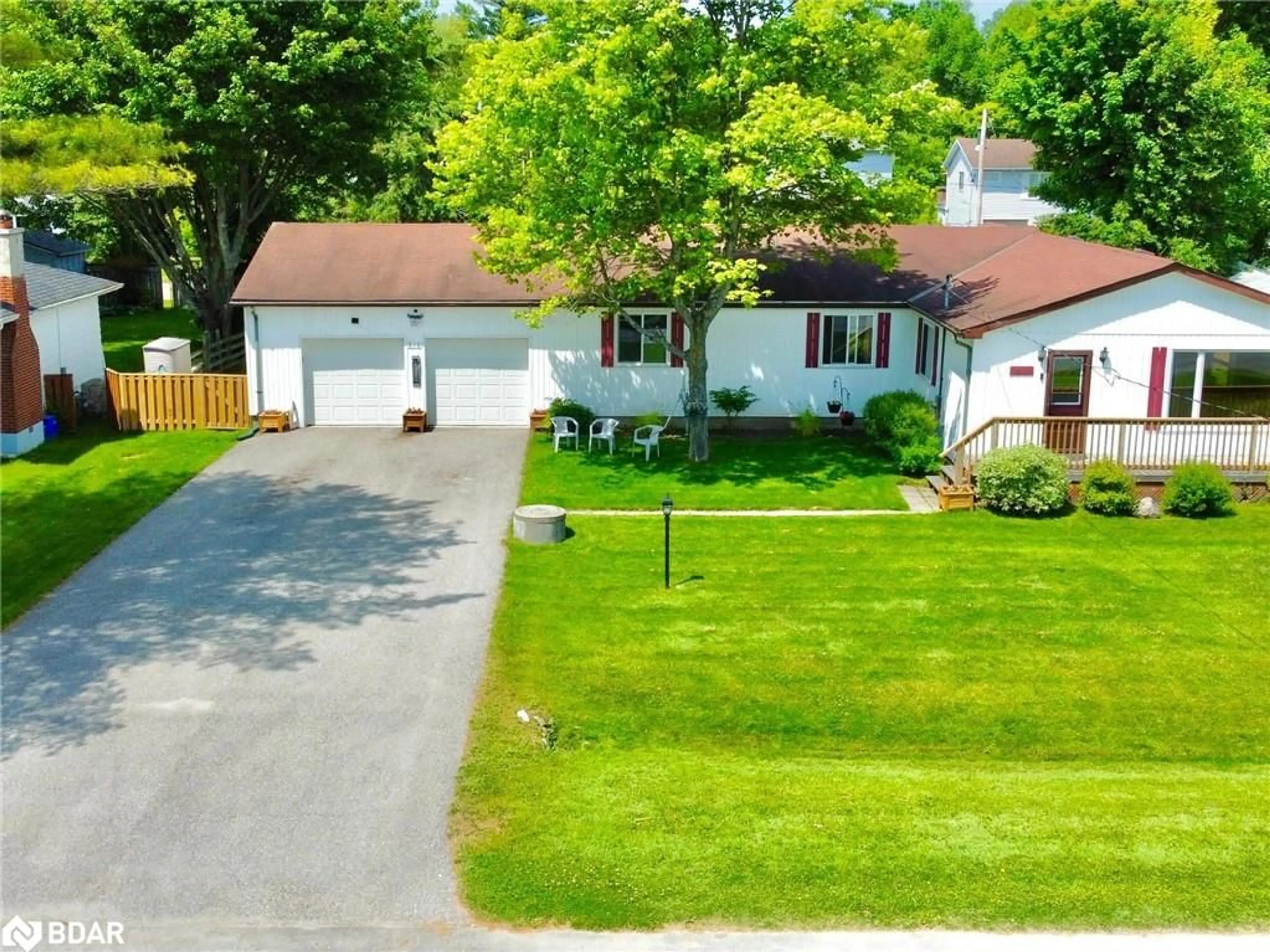 A pic from outside/outdoor area/front of a property/back of a property/a pic from drone, street for 910 Barry Ave, Lefroy Ontario L0L 1W0