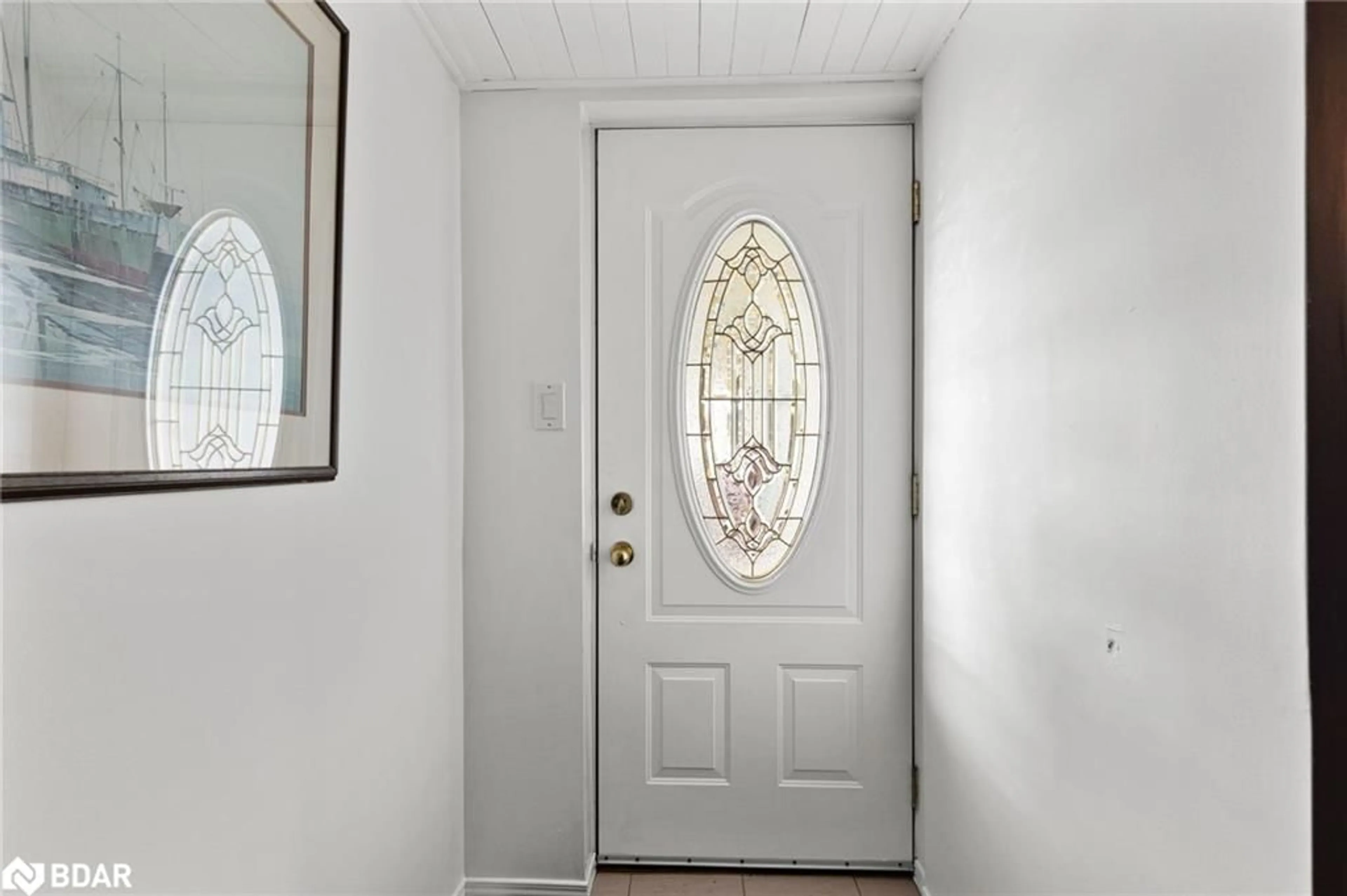 Indoor entryway for 3194 Shoreview Dr, Washago Ontario L0K 2B0