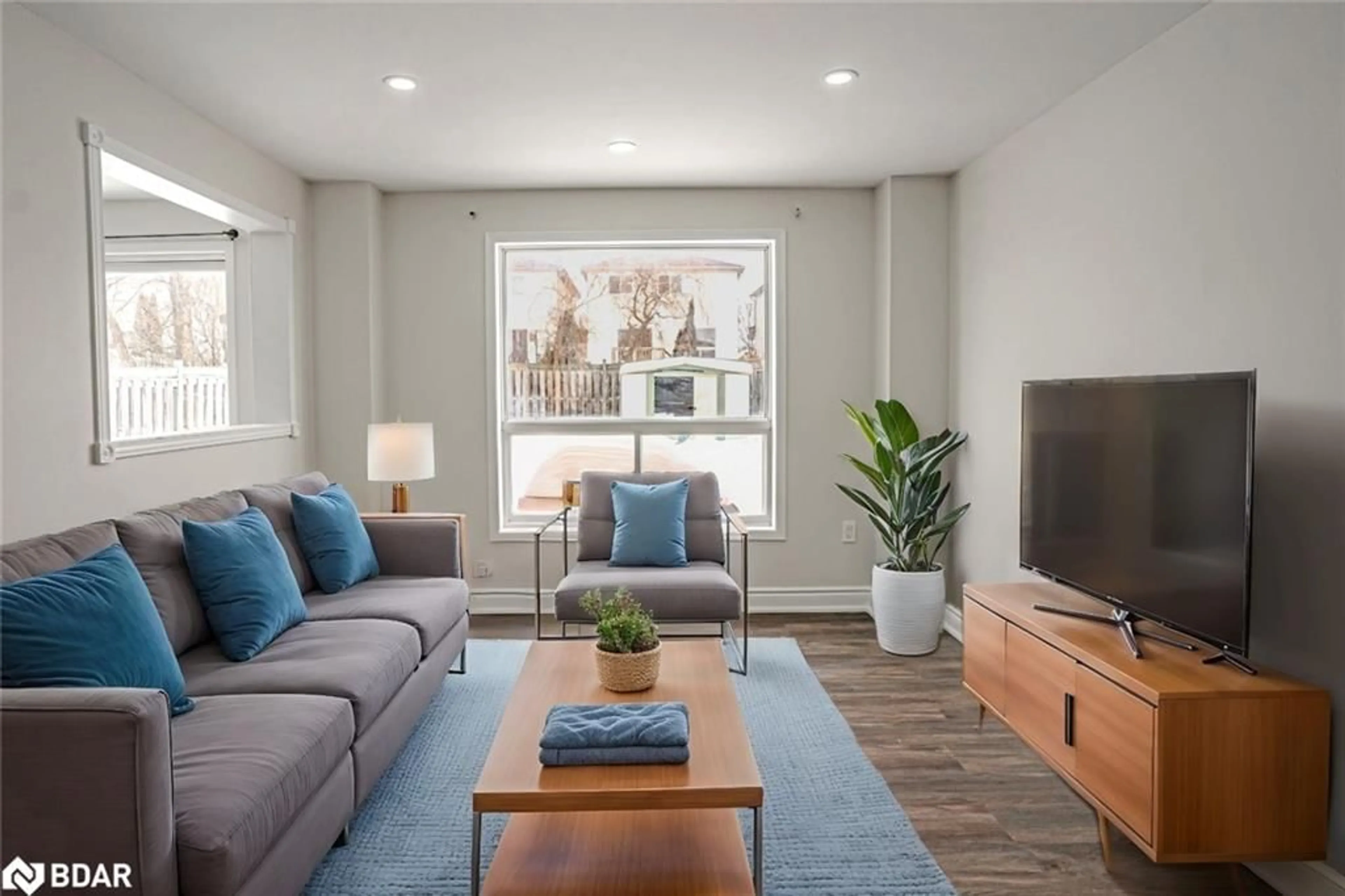Living room with furniture, unknown for 200 Dunsmore Lane, Barrie Ontario L4M 6Z8