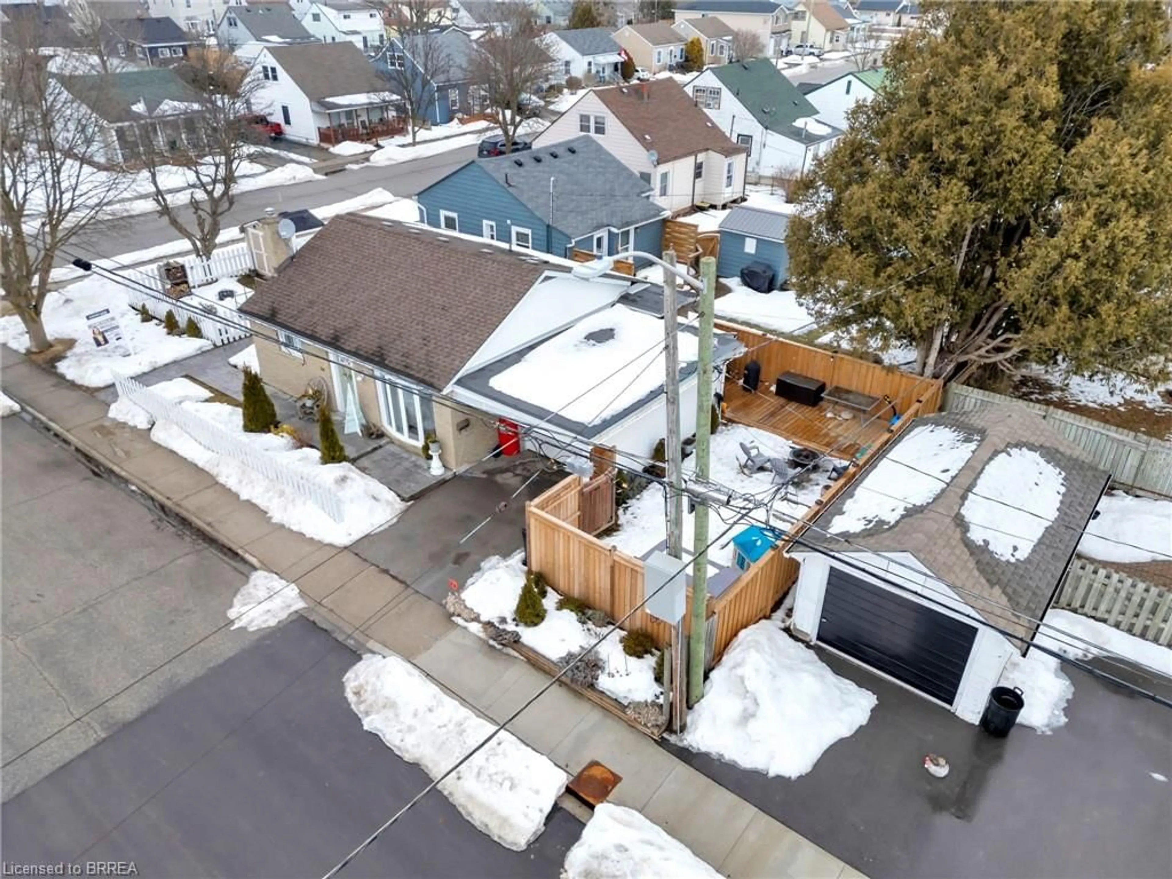 A pic from outside/outdoor area/front of a property/back of a property/a pic from drone, street for 64 Division St, Brantford Ontario N3S 2P4