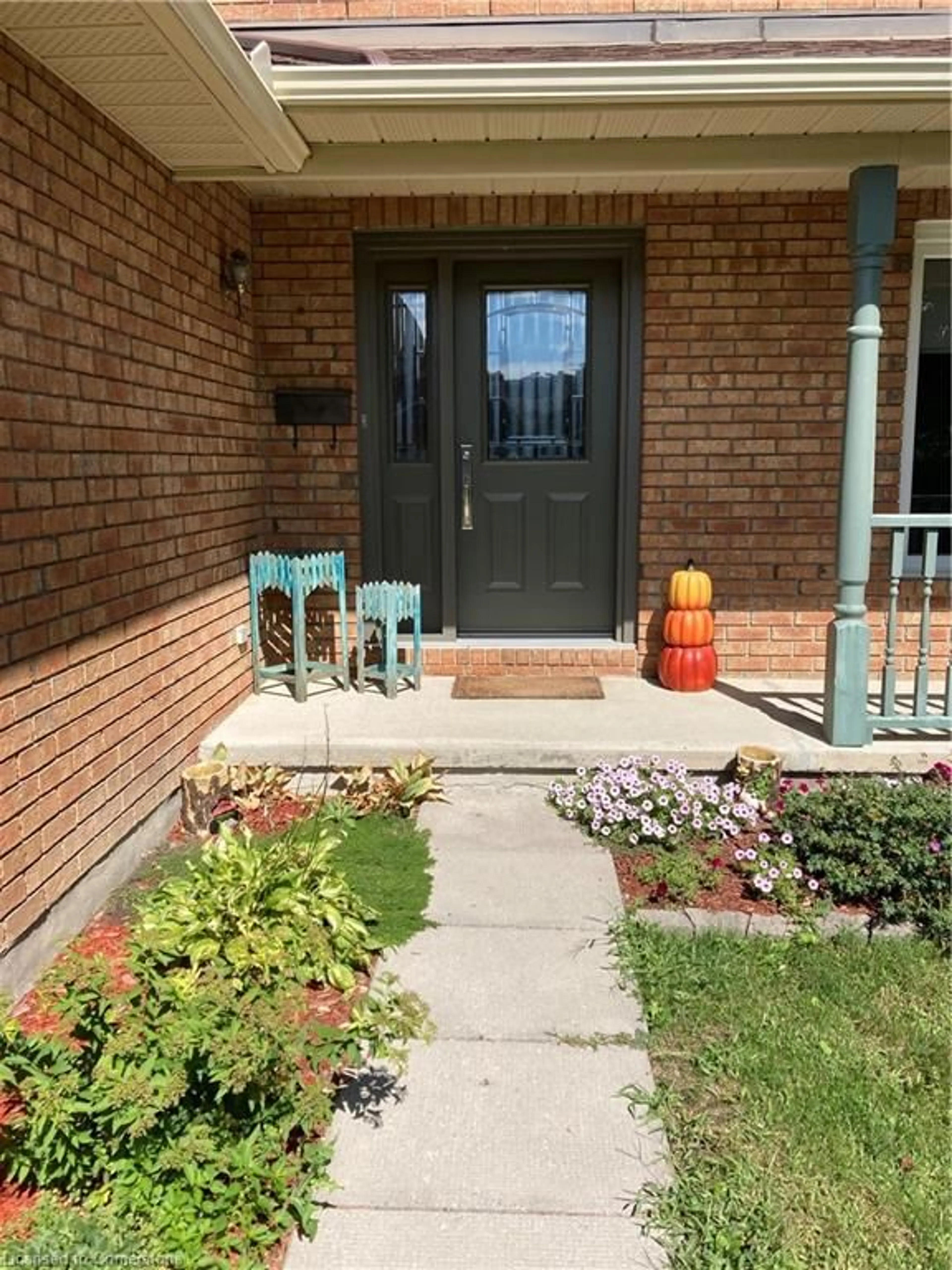 Indoor entryway for 2012 Legrand Cres, Orleans Ontario K1E 3P7