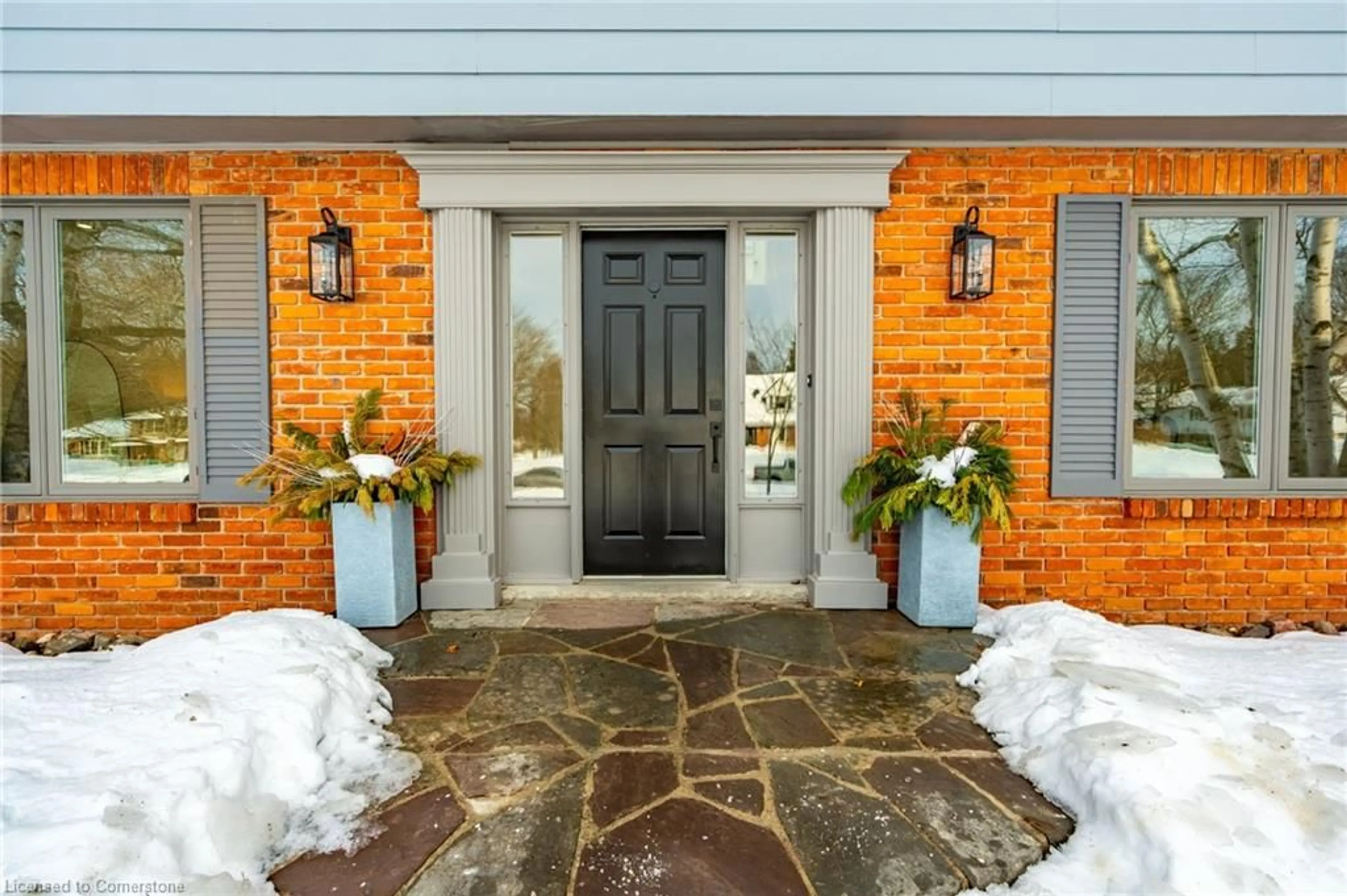 Indoor entryway for 7 Cullum Dr, Carlisle Ontario L0R 1H2