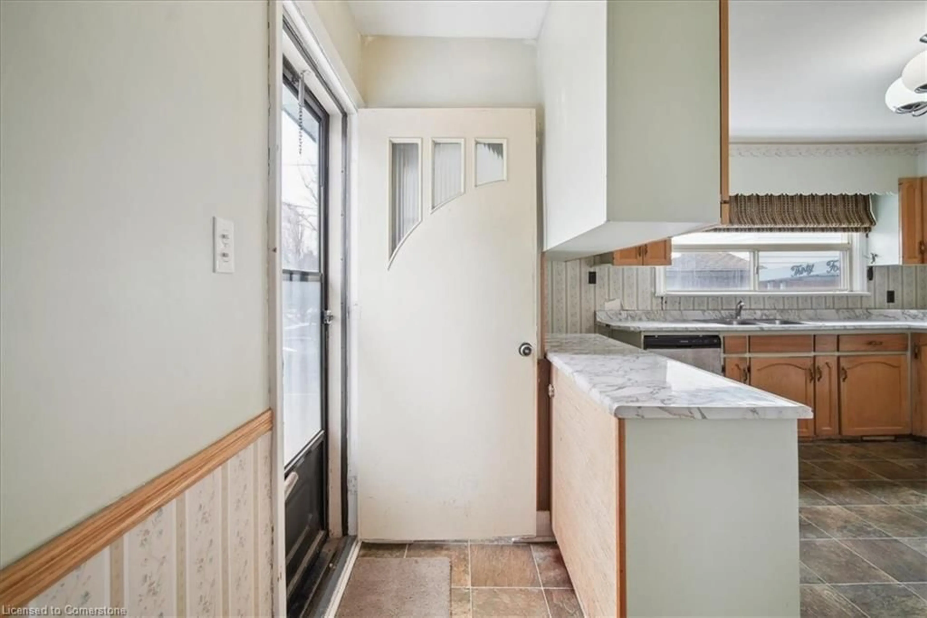 Standard kitchen, unknown for 34 Reid Ave, Hamilton Ontario L8H 1C2