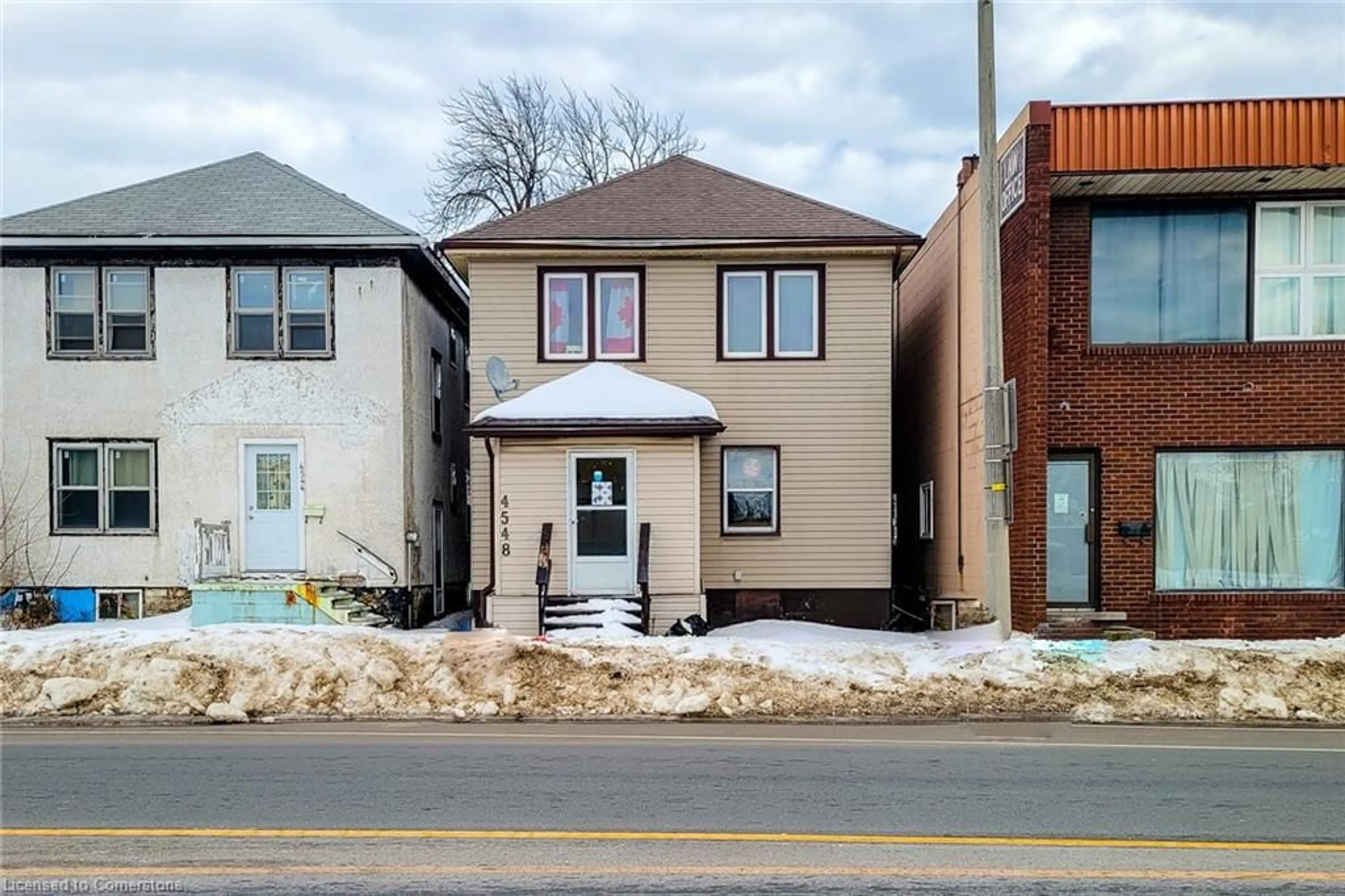 Home with brick exterior material, street for 4548 Victoria Ave, Niagara Falls Ontario L2E 4B6