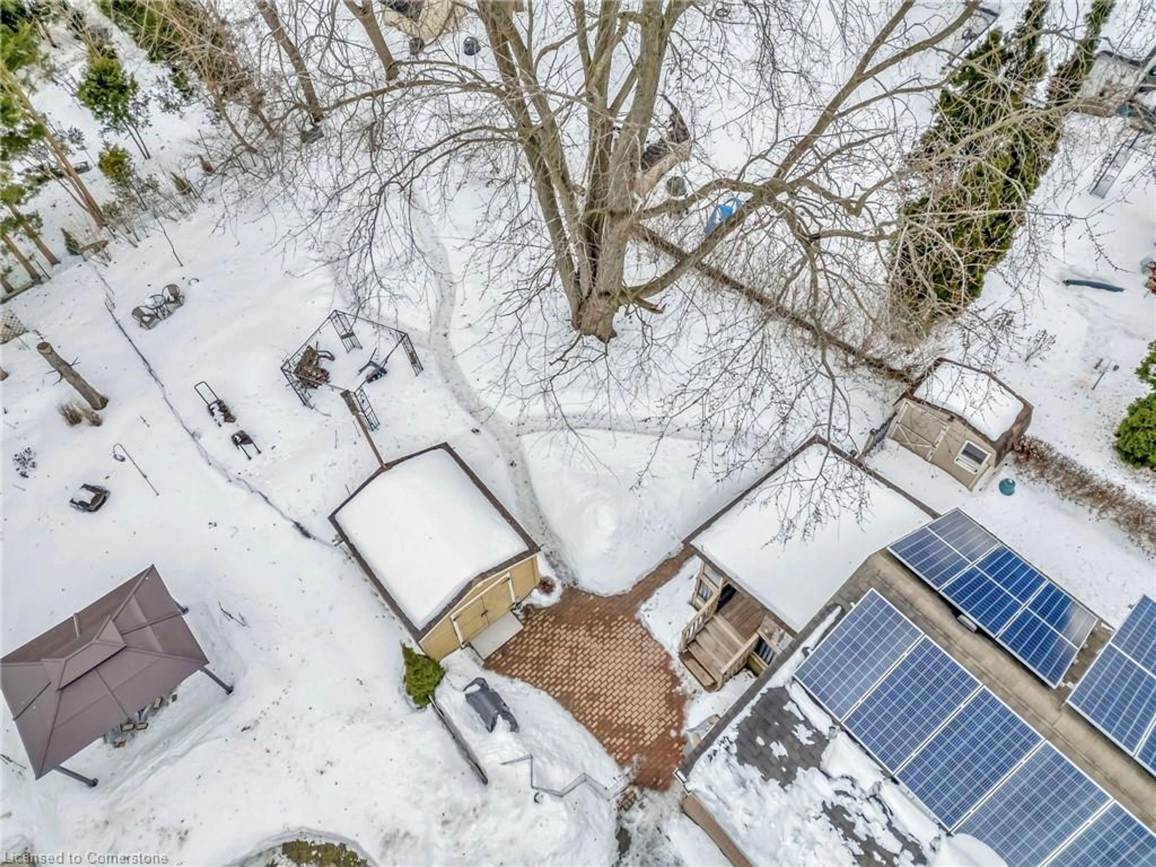 A pic from outside/outdoor area/front of a property/back of a property/a pic from drone, street for 766 Grosvenor St, Woodstock Ontario N4S 5G4