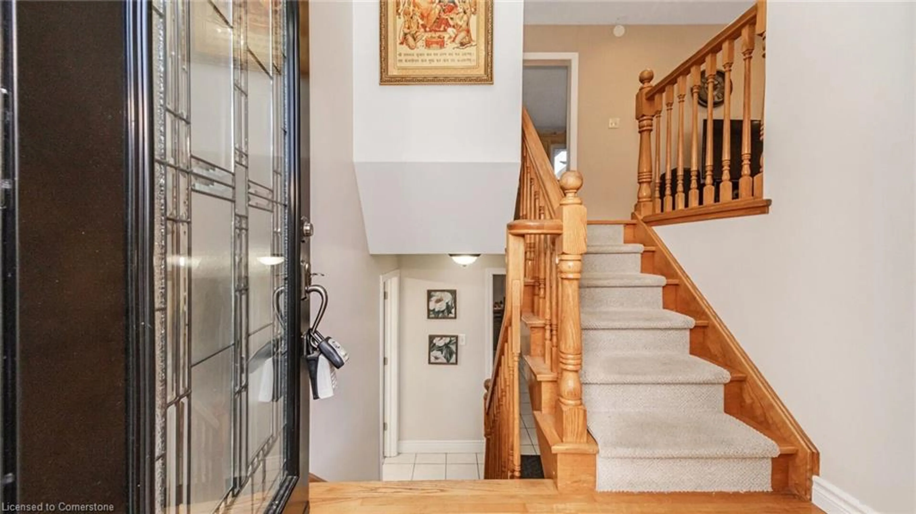 Indoor foyer for 364 Roselawn Pl, Waterloo Ontario N2L 5P1