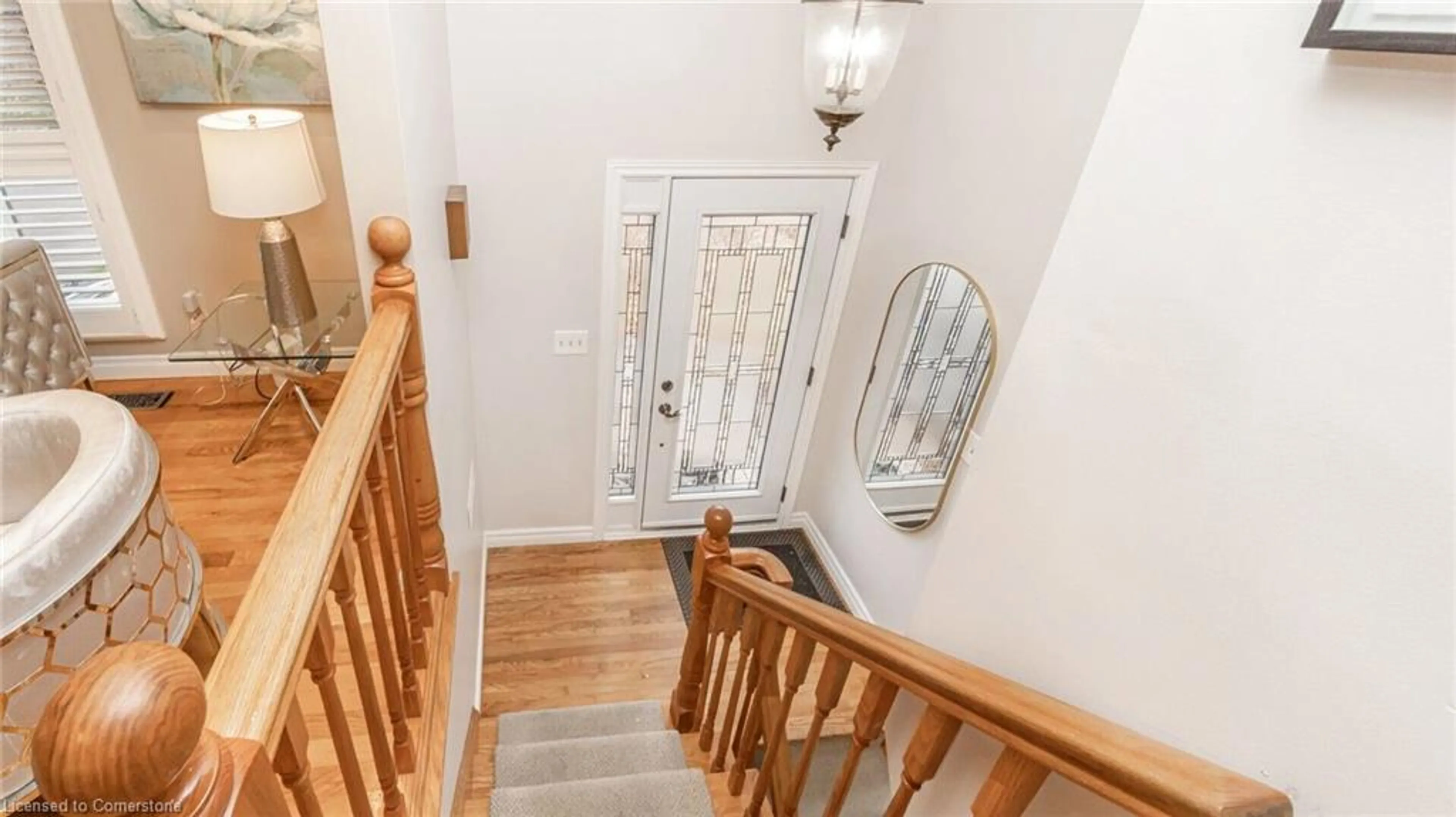 Indoor foyer for 364 Roselawn Pl, Waterloo Ontario N2L 5P1