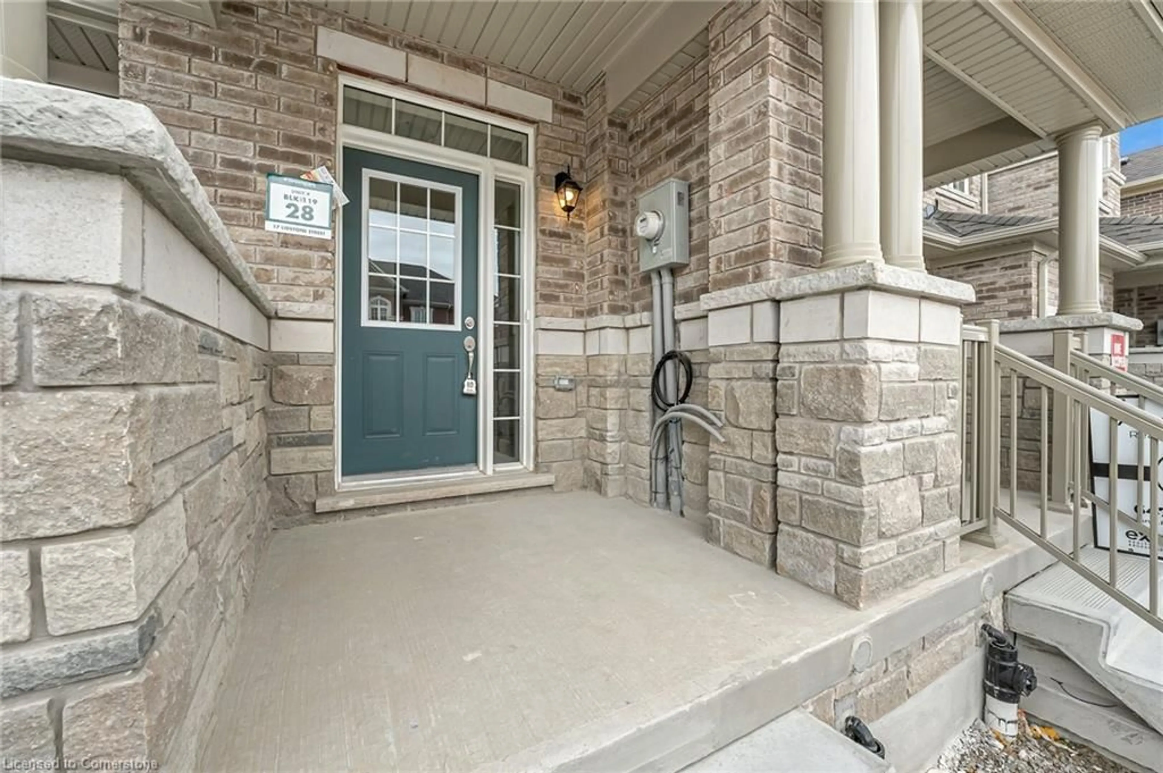 Indoor entryway for 19 Lidstone St, Waterloo Ontario N1R 5S2