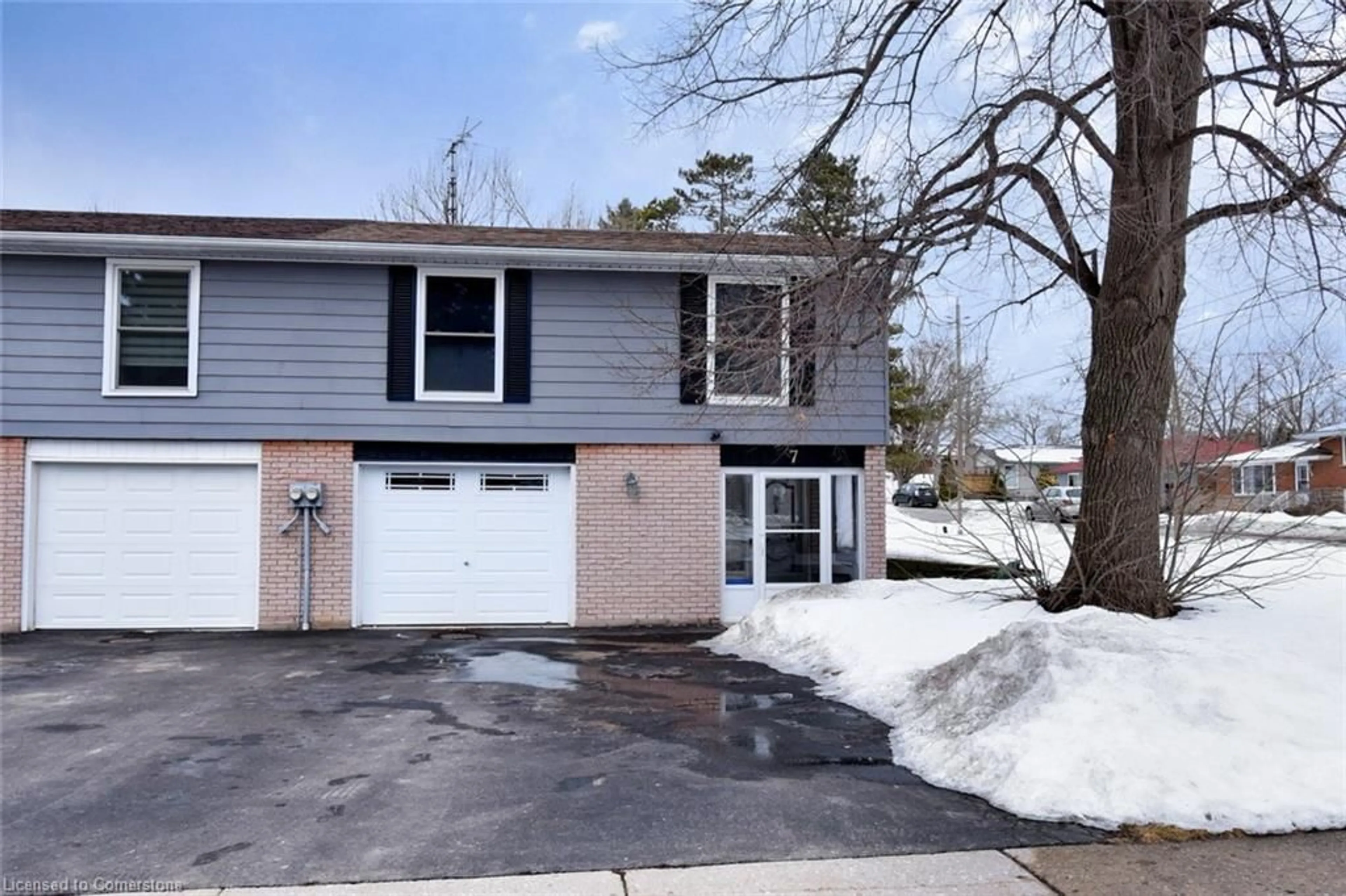 Unknown for 7 Shaw St, Caledonia Ontario N3W 1J4