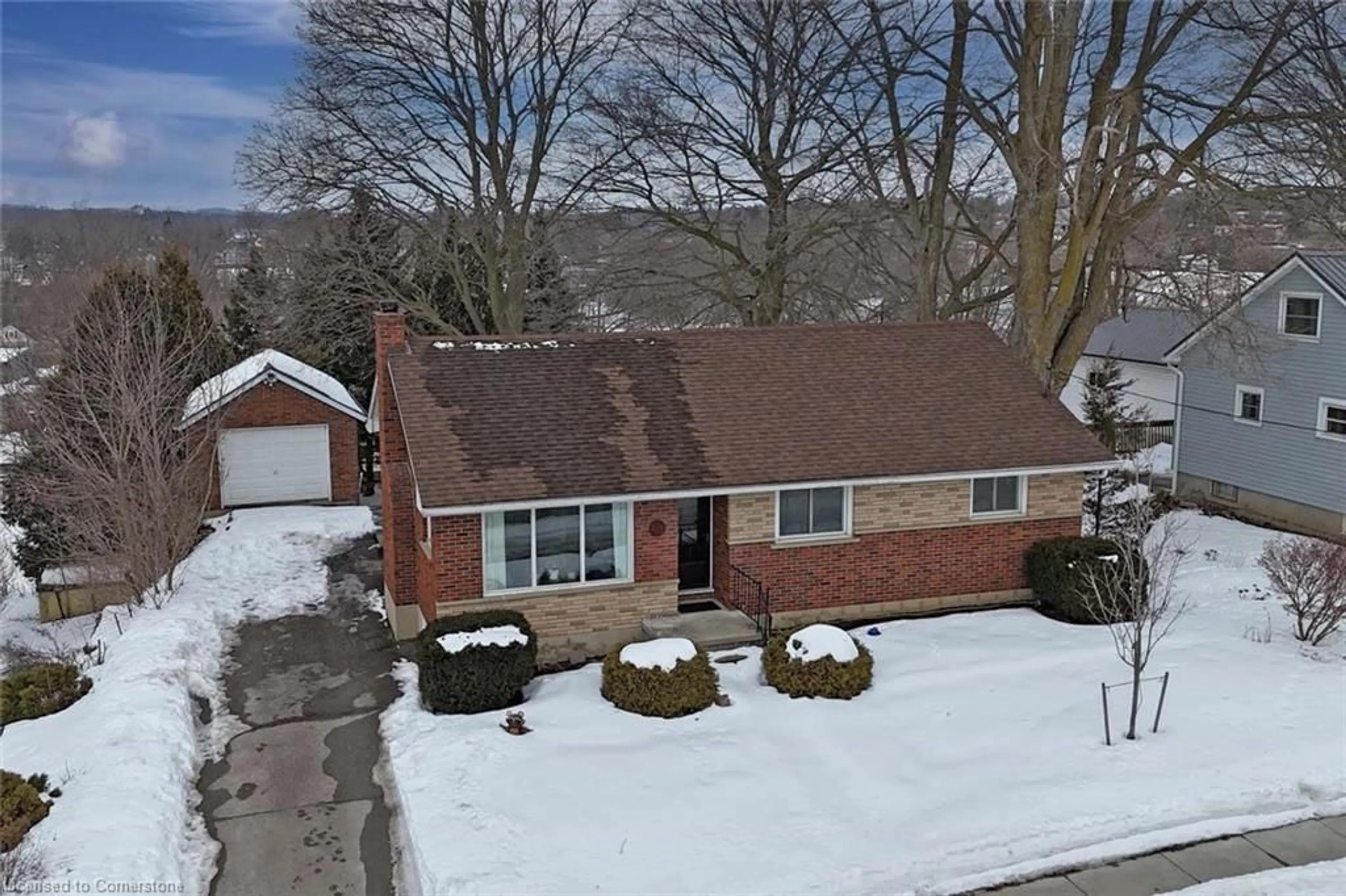 A pic from outside/outdoor area/front of a property/back of a property/a pic from drone, street for 173 Park Row, Woodstock Ontario N4S 1V9