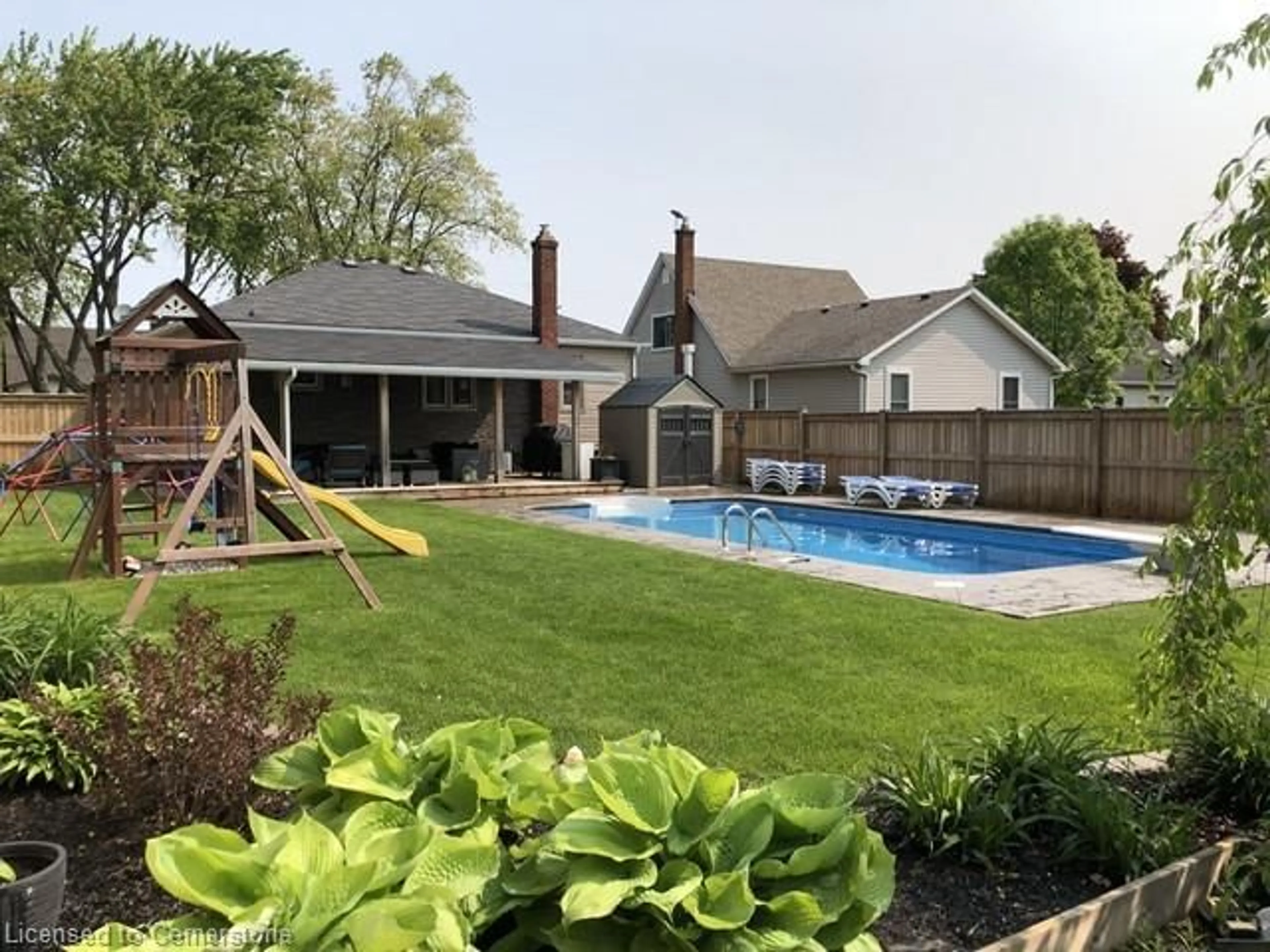 A pic from outside/outdoor area/front of a property/back of a property/a pic from drone, street for 6058 Harold St, Niagara Falls Ontario L2J 1M5