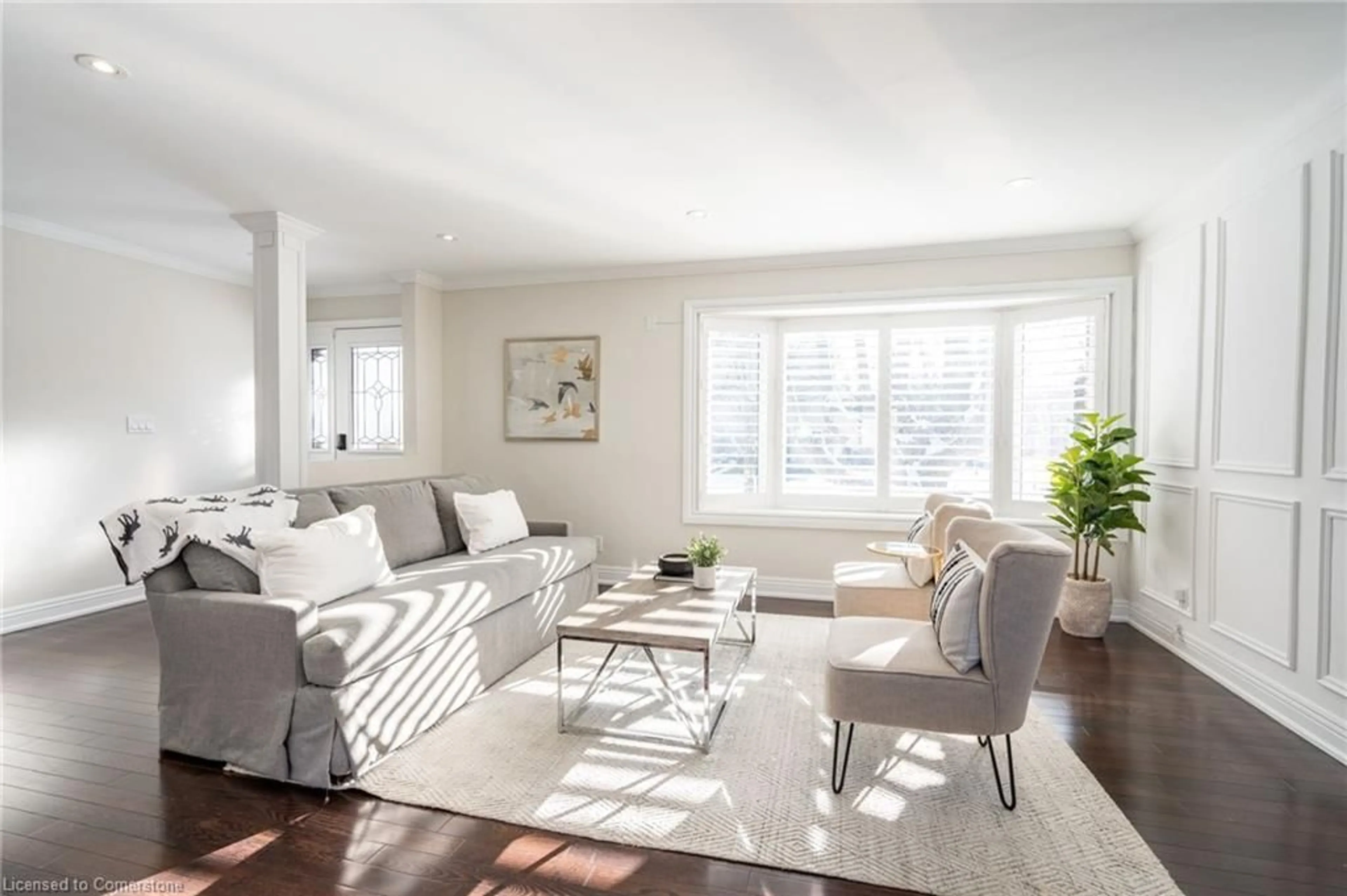 Living room with furniture, unknown for 5247 Spruce Ave, Burlington Ontario L7L 1N2
