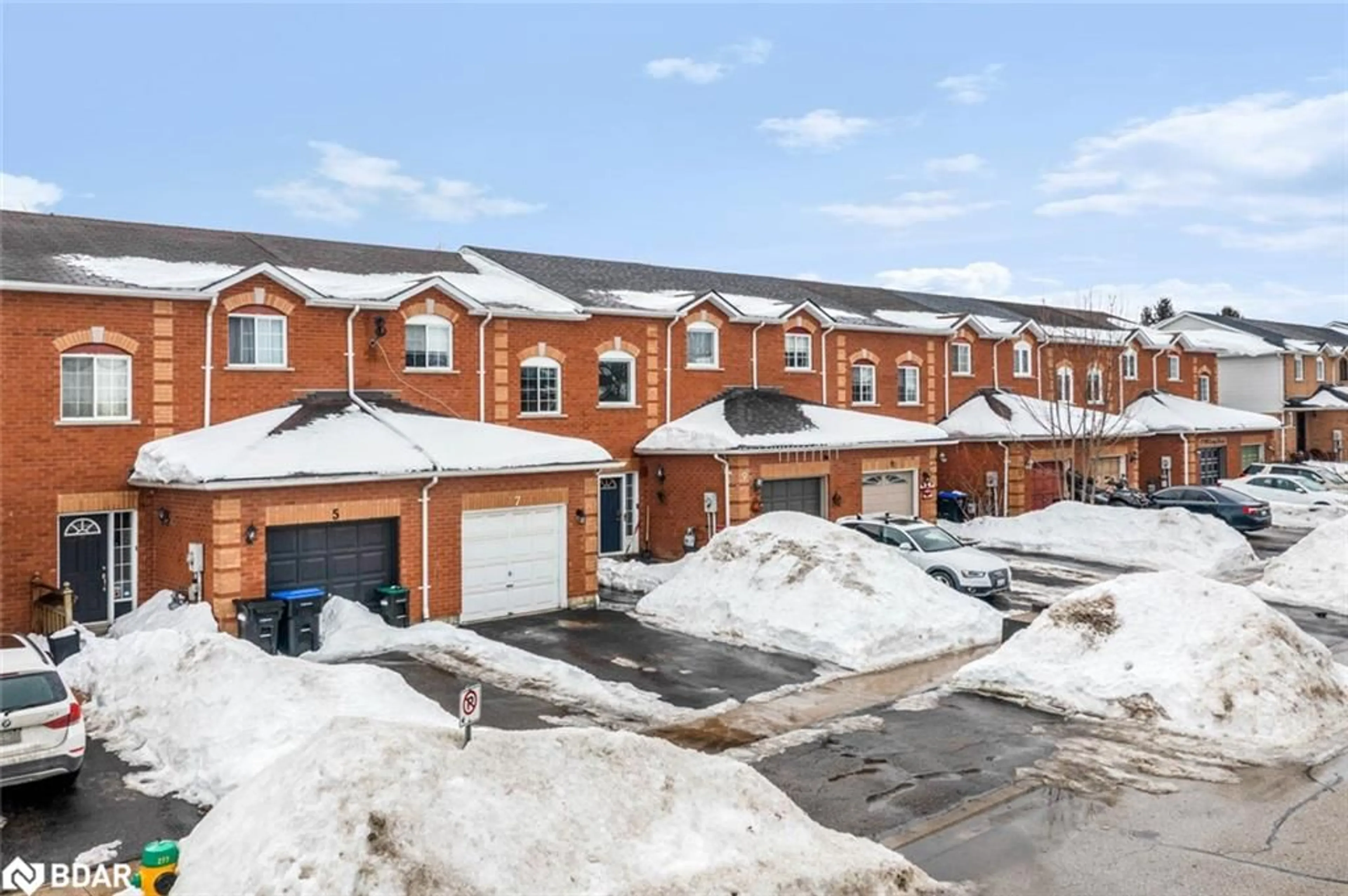 A pic from outside/outdoor area/front of a property/back of a property/a pic from drone, street for 7 O' Leary Ct, New Tecumseth Ontario L0G 1W0