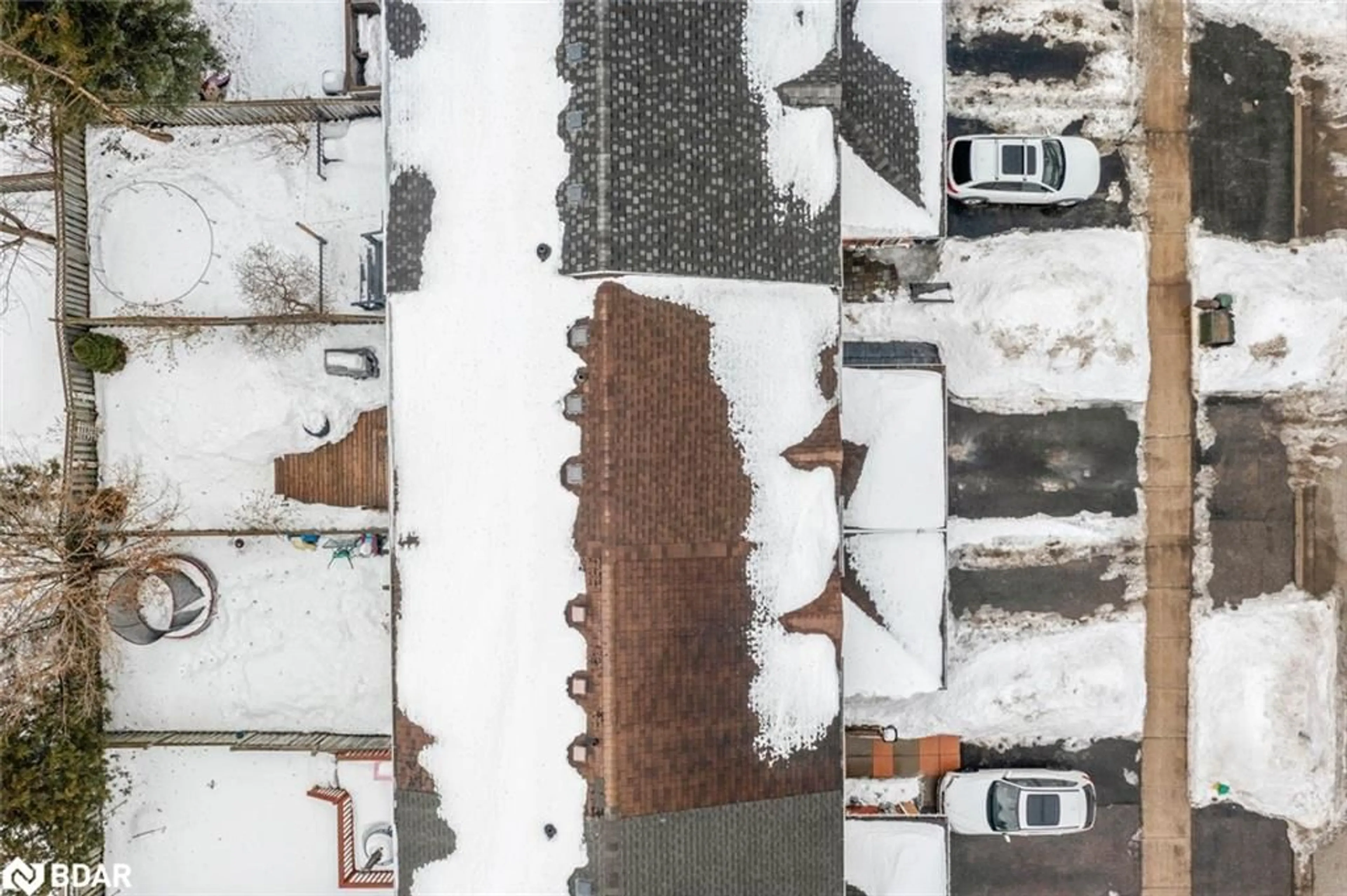 A pic from outside/outdoor area/front of a property/back of a property/a pic from drone, street for 7 O' Leary Ct, New Tecumseth Ontario L0G 1W0